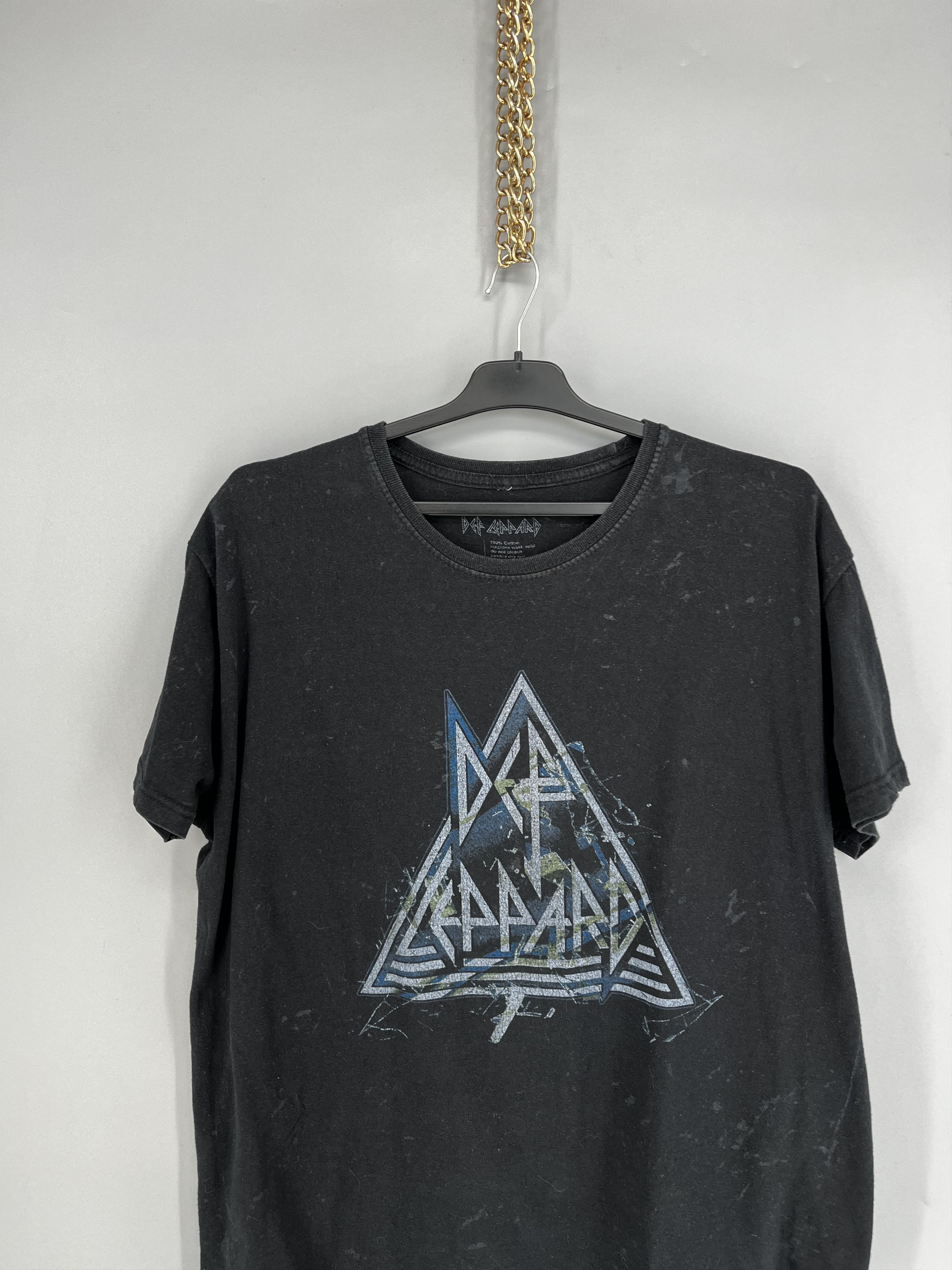 Band Tees Vintage Y2K Def Leppard Band Tee Size L Size US L / EU 52-54 / 3 - 6 Thumbnail