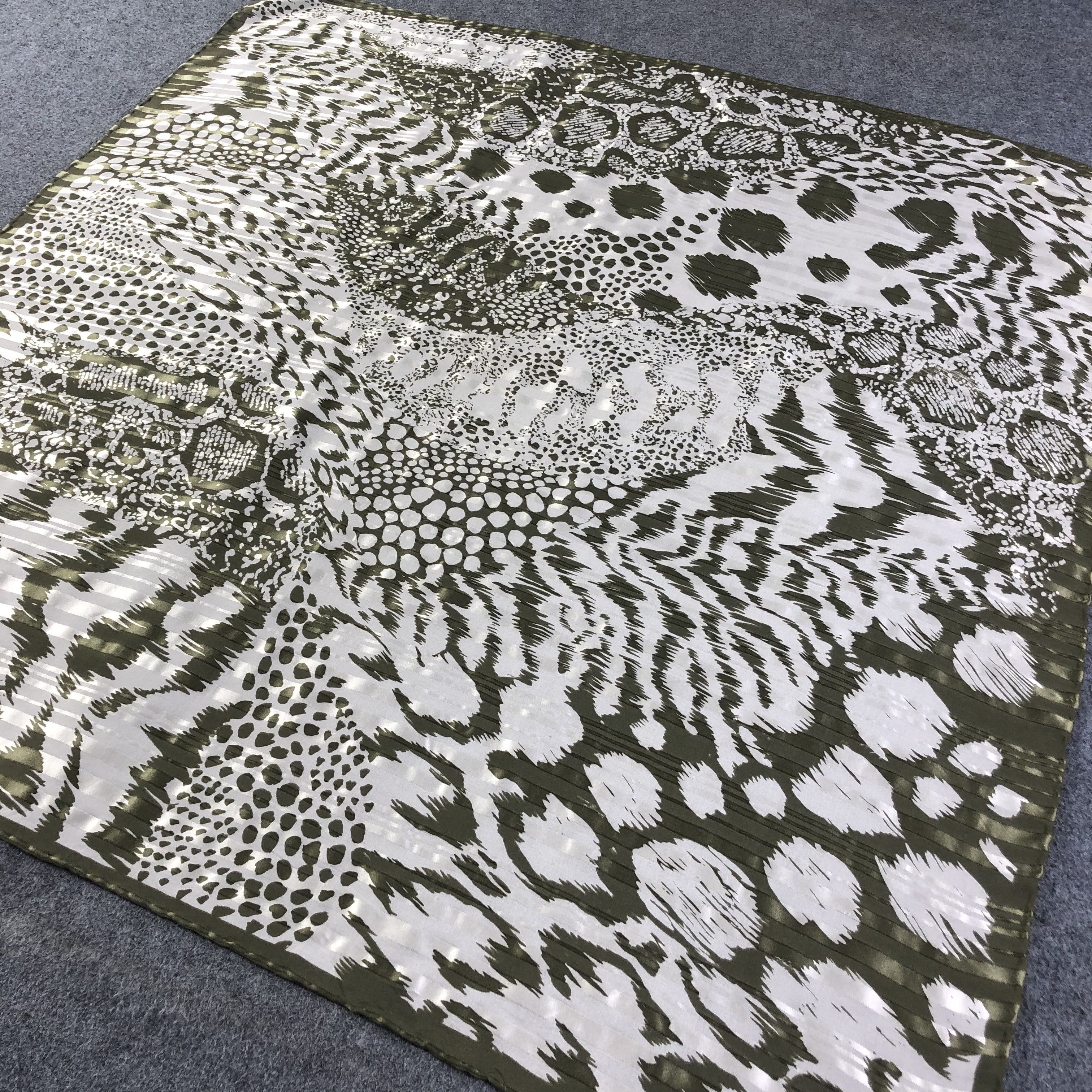 Hypebeast Luxury Design Silk Scarf M654 Size ONE SIZE - 2 Thumbnail