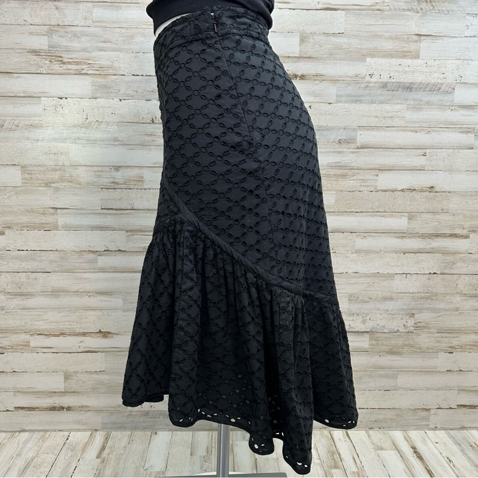 Max Mara Maxmara Weekend Eyelet Ruffle Asymmetric Skirt Size M Black Size 30" / US 8 / IT 44 - 5 Thumbnail