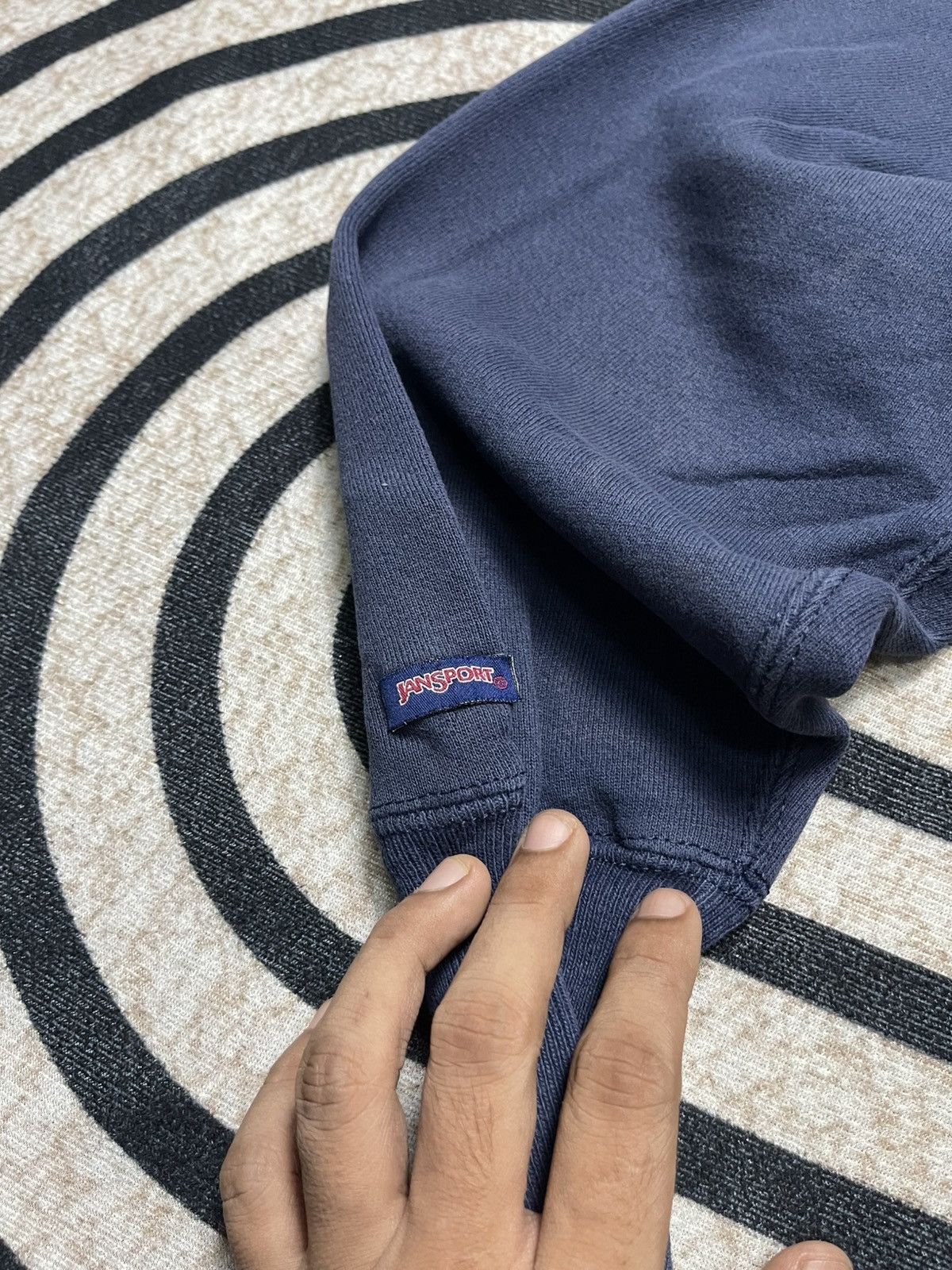 Jansport 90s JANSPORT NOTRE DAME UNIVERSITY FADED CREWNECK Size US L / EU 52-54 / 3 - 8 Thumbnail