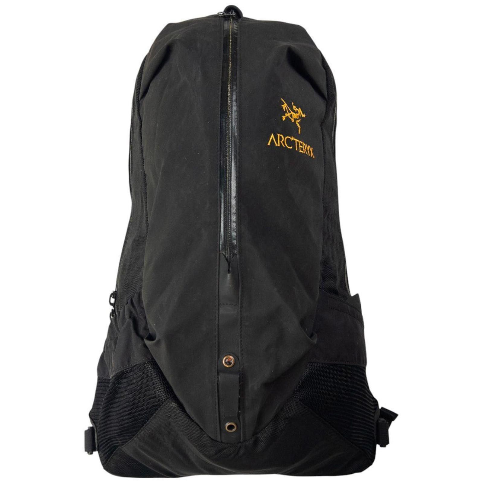 Arc'teryx Arro 22 Backpack 24K Black (Discontinued) | Grailed
