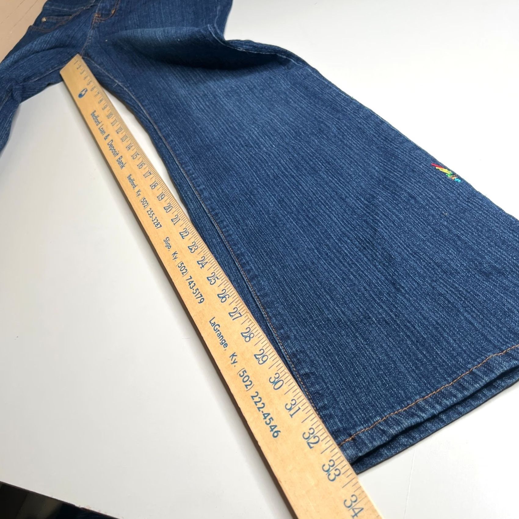 Coogi VINTAGE Coogi Jeans Women’s 3/4 Medium Wash Denim Embroidered Crest Pockets 5-Pocket Straight Regular Zip Size 24" / US 00 / IT 34 - 3 Thumbnail