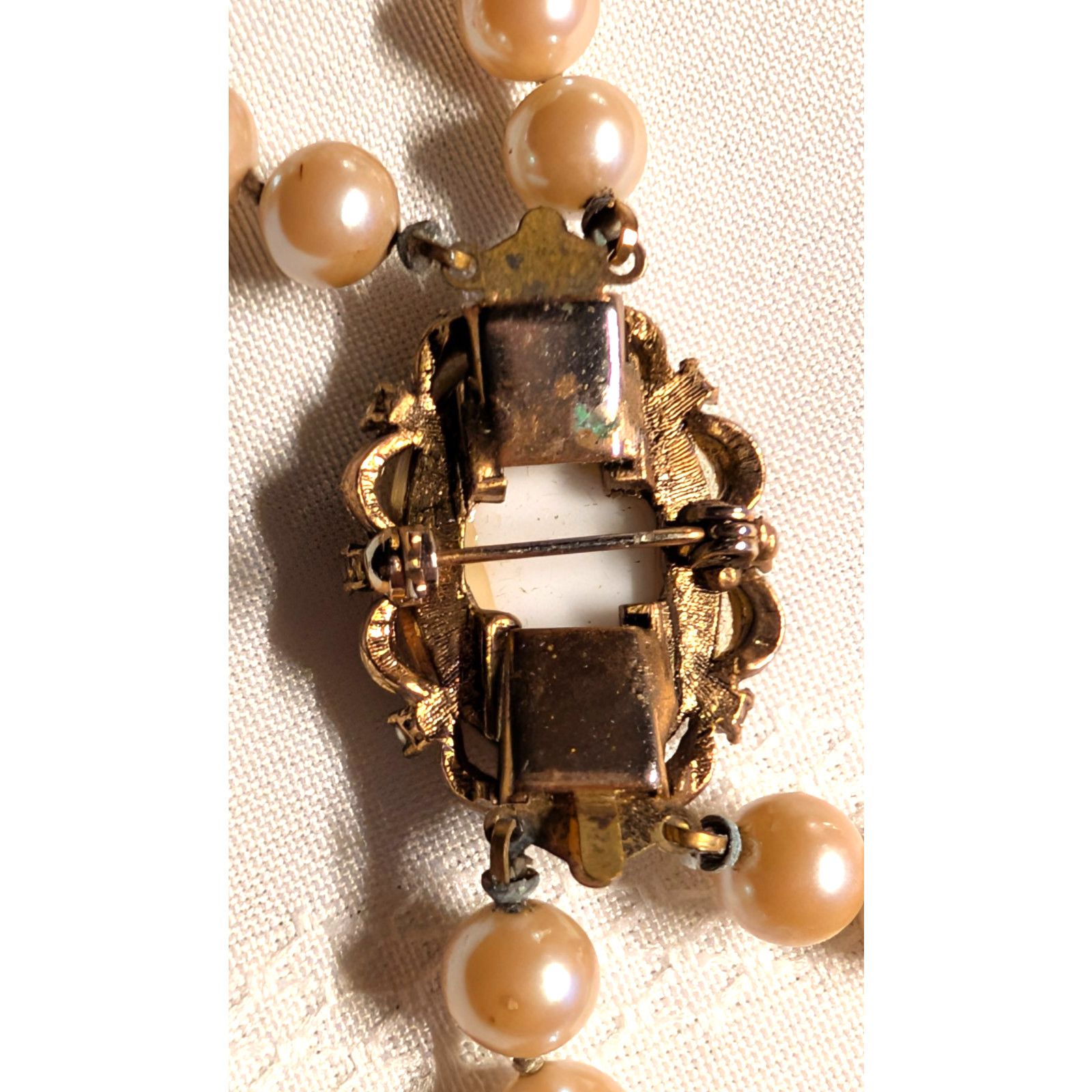 The Unbranded Brand Maidens Brooch & Clip Earrings Champagne Faux Pearl Necklace Size ONE SIZE - 5 Thumbnail