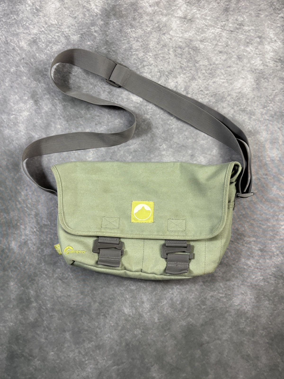 Lowepro Lowepro Side Bag Mini Messenger Recycled Green Canvas Sling Size ONE SIZE - 1 Thumbnail