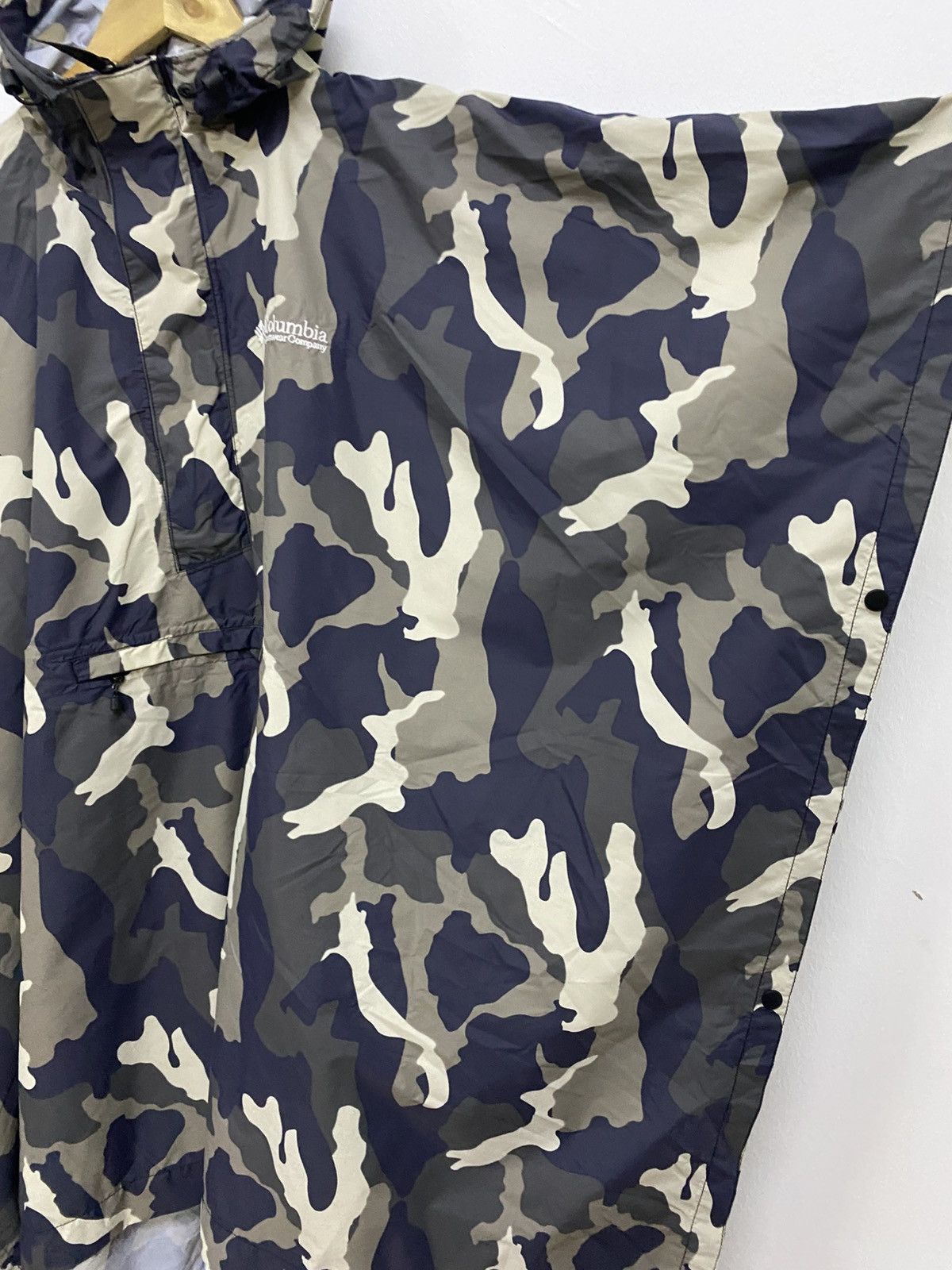 Columbia Columbia waterproof camo poncho Size US S / EU 44-46 / 1 - 7 Thumbnail