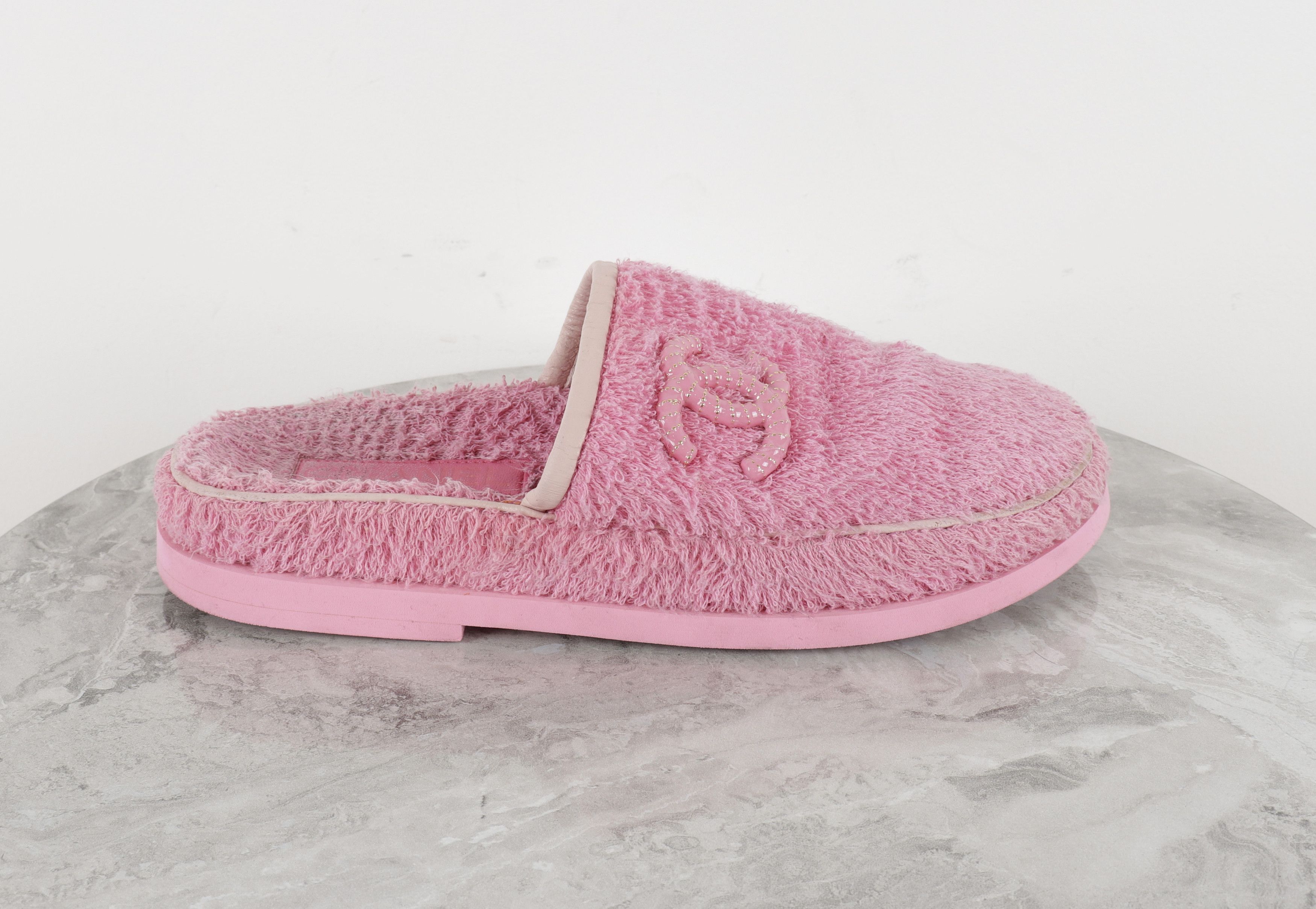 Chanel Chanel CC Logo Pink Terry Slippers Size US 7 / IT 37 - 14 Thumbnail