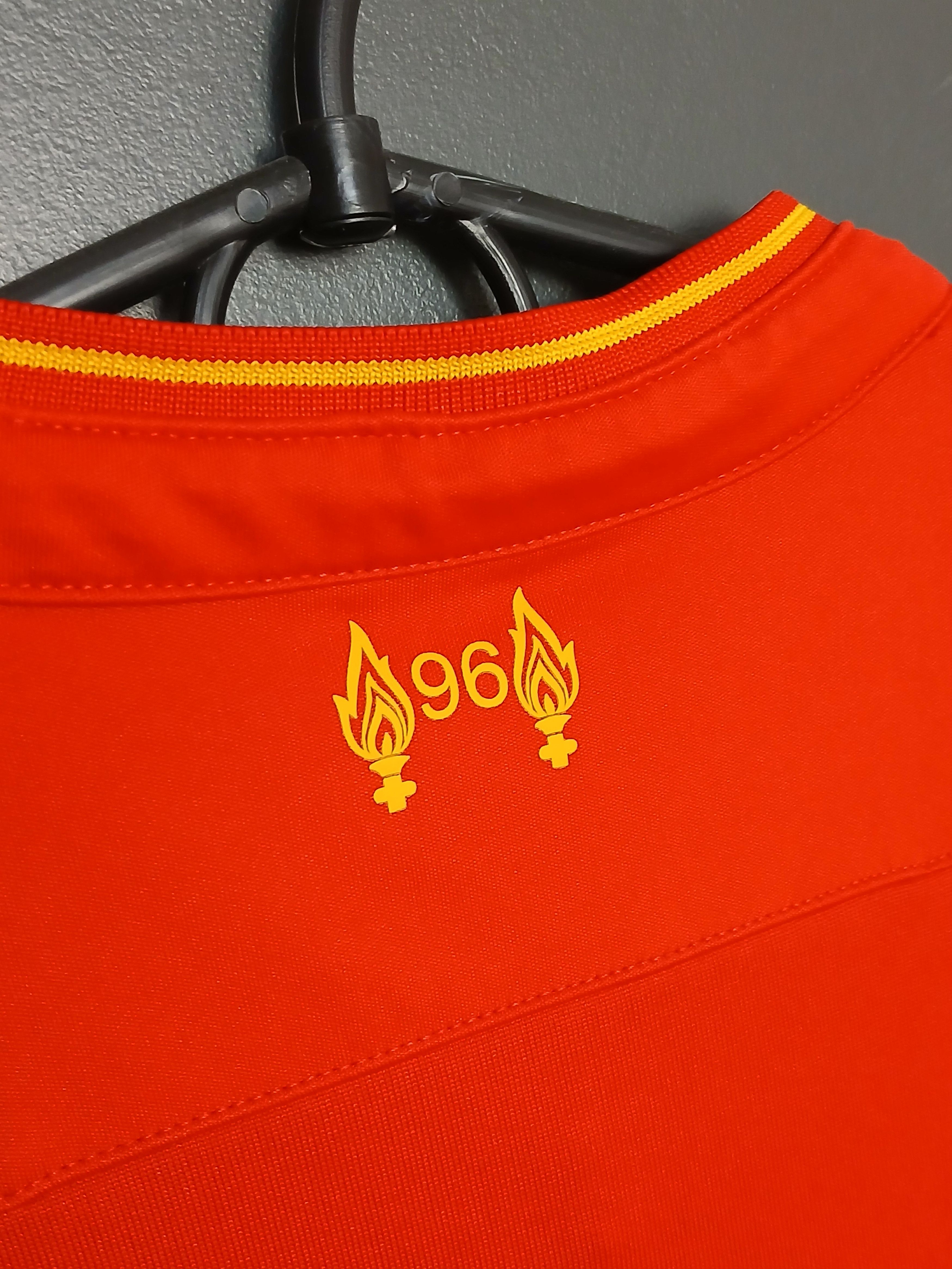 Other Liverpool 16/17 Home Football Jersey T-Shirt Size US L / EU 52-54 / 3 - 4 Thumbnail
