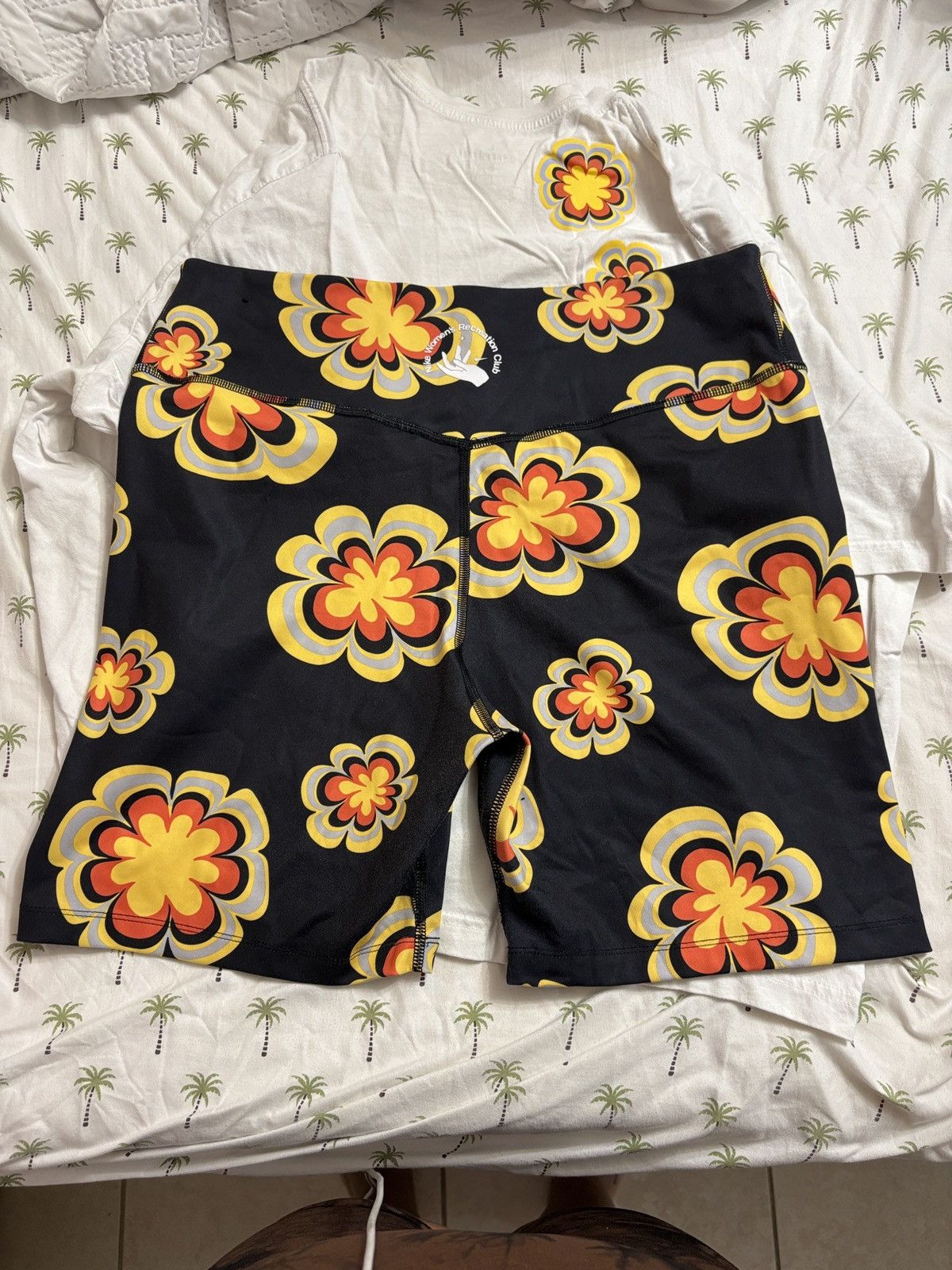 Nike Nike Top and Shorts Size XL / US 12-14 / IT 48-50 - 3 Thumbnail