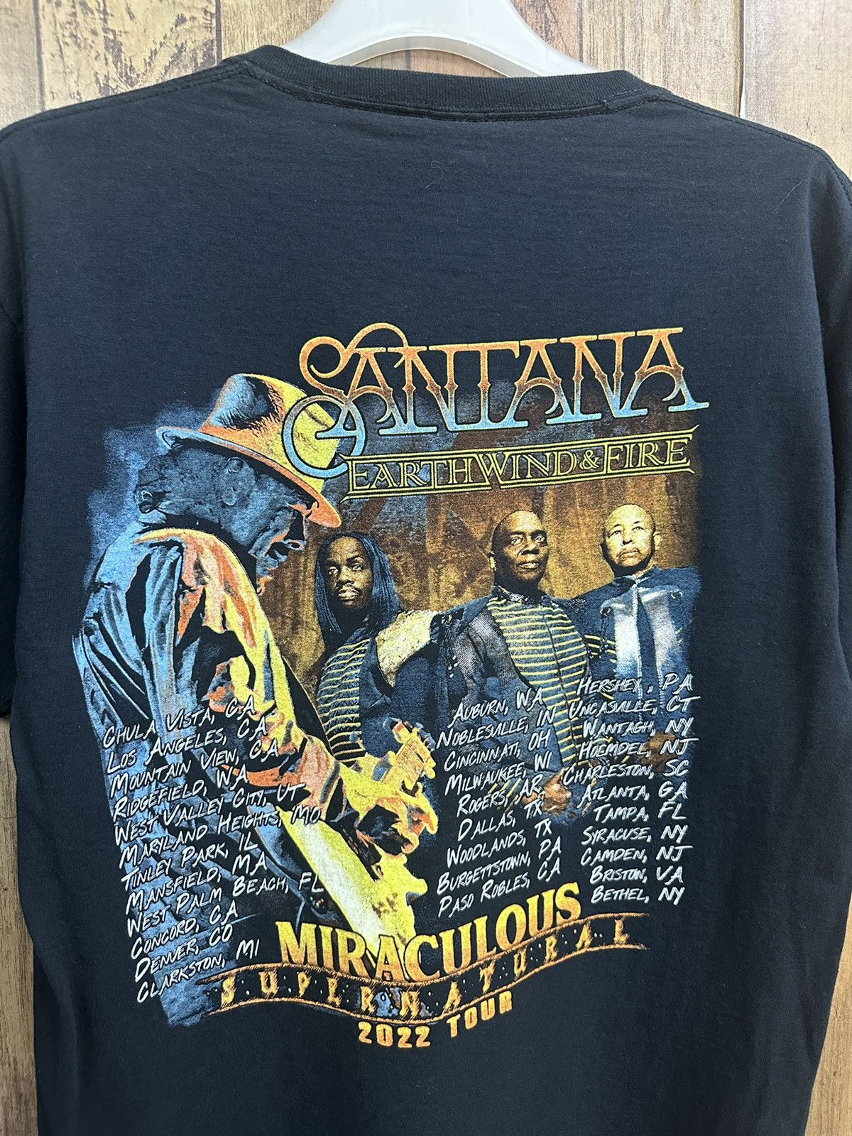 Band Tees Santana Earthind & Fire 2022 Tour Tshirt A561 Size US M / EU 48-50 / 2 - 4 Thumbnail