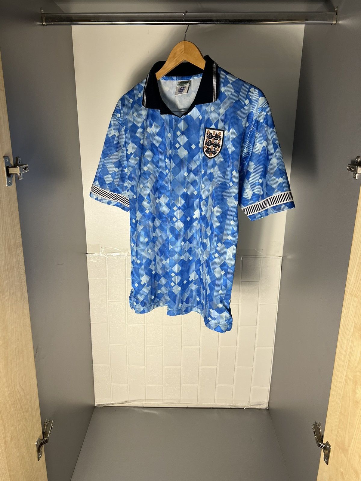 Vintage VERY RARE UMBRO ENGLAND RETRO SOCCER JERSEY MANCHESTER Y2K Size US L / EU 52-54 / 3 - 4 Thumbnail