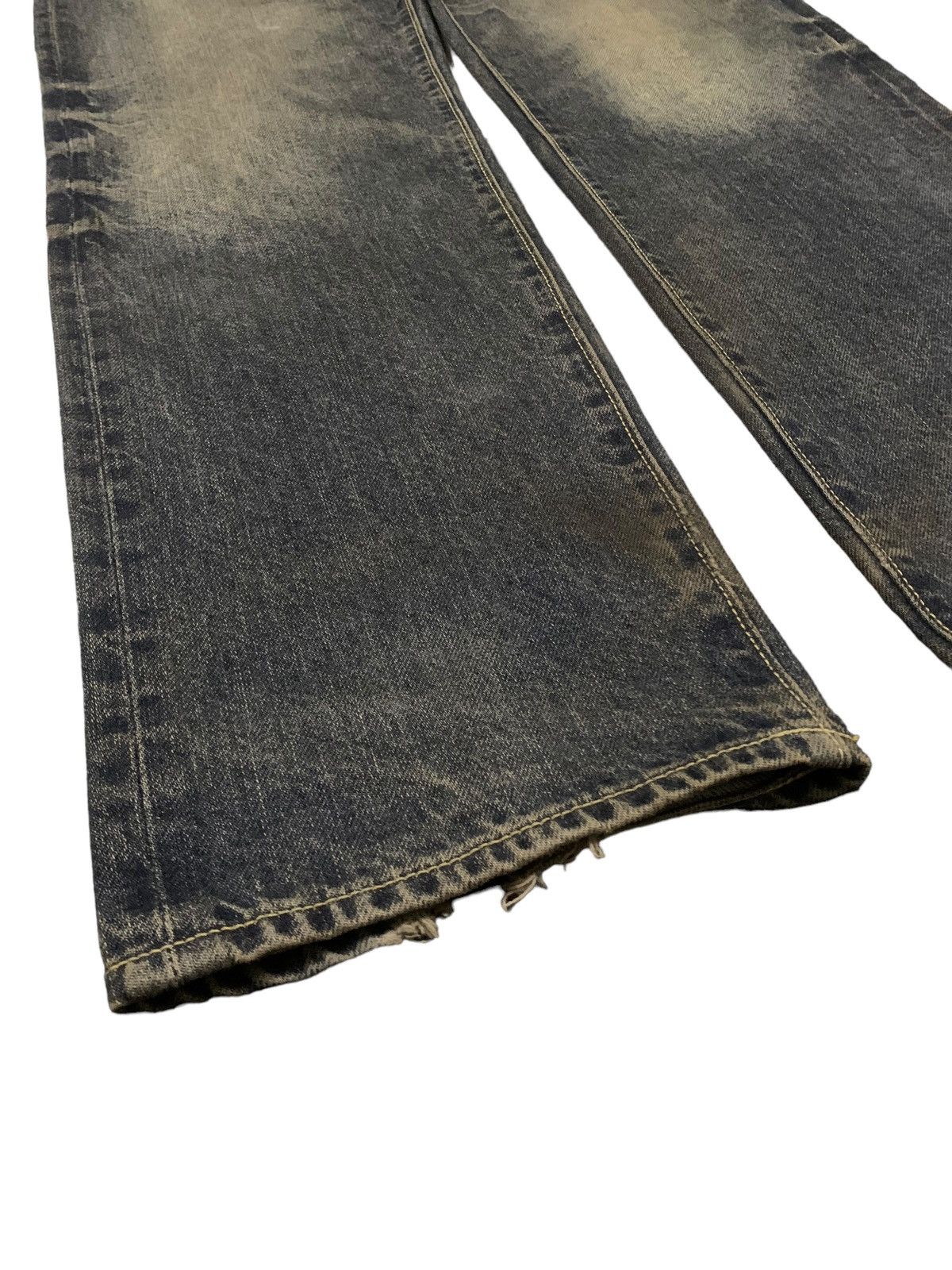 GU × Undercover Vintage Japanese Brand GU Dark Mud Washed Loose Ripped Jeans Size US 33 - 9 Thumbnail