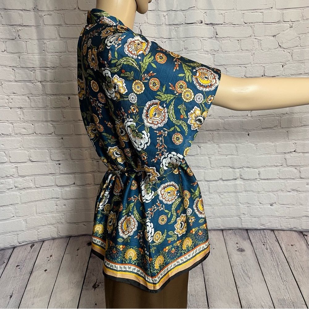 Ann Taylor New Ann Taylor Floral V-neck Short Sleeve Blouse Size XS Size XS / US 0-2 / IT 36-38 - 3 Thumbnail
