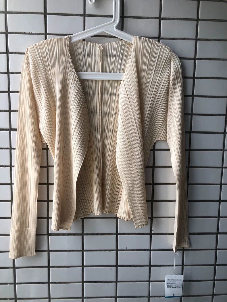 Issey Miyake Issey Miyake size:3 Beige pleated coat Size XS / US 0-2 / IT 36-38 - 1 Thumbnail
