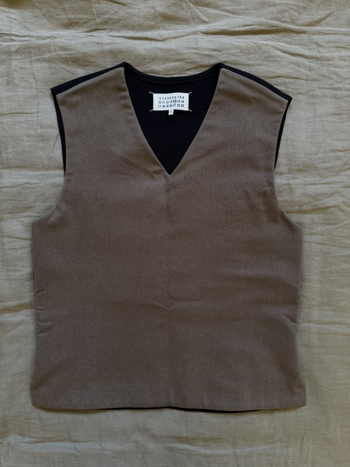 Maison Margiela Dual Colour Wool Vest Size US S / EU 44-46 / 1 - 1 Thumbnail