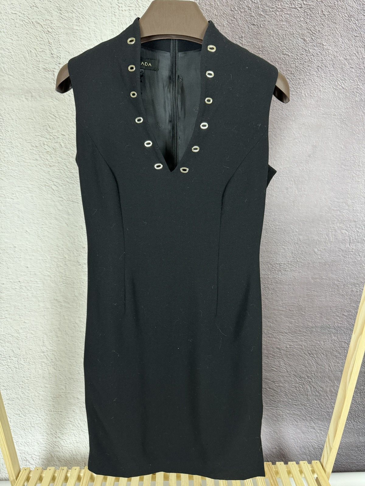 Escada Escada black wool middle v dress luxury Size M / US 6-8 / IT 42-44 - 2 Thumbnail