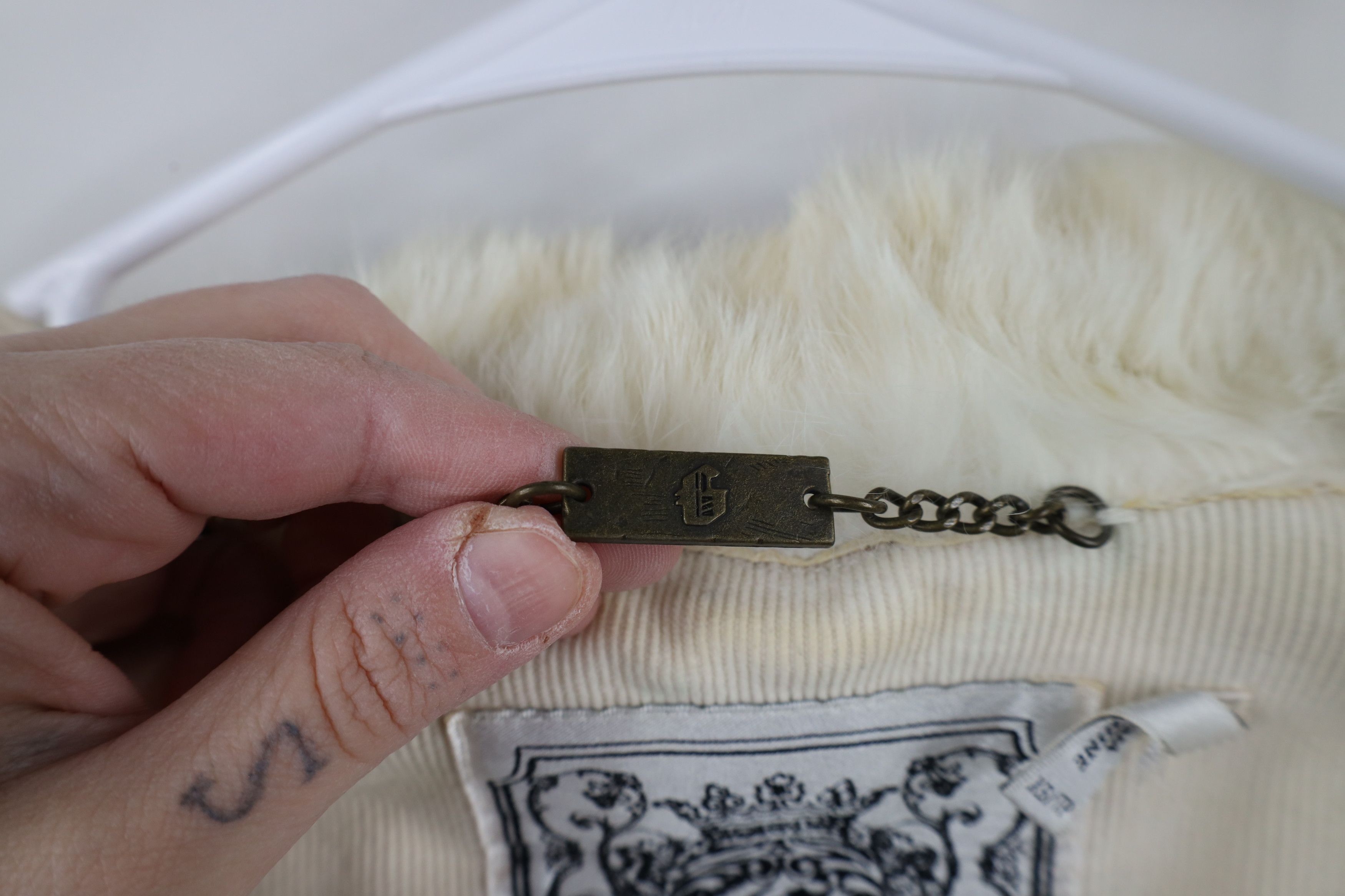 Guess × Vintage Vintage 90s Y2K Guess Fur Trim Corduroy Trucker Jacket Cream Size XS / US 0-2 / IT 36-38 - 11 Thumbnail