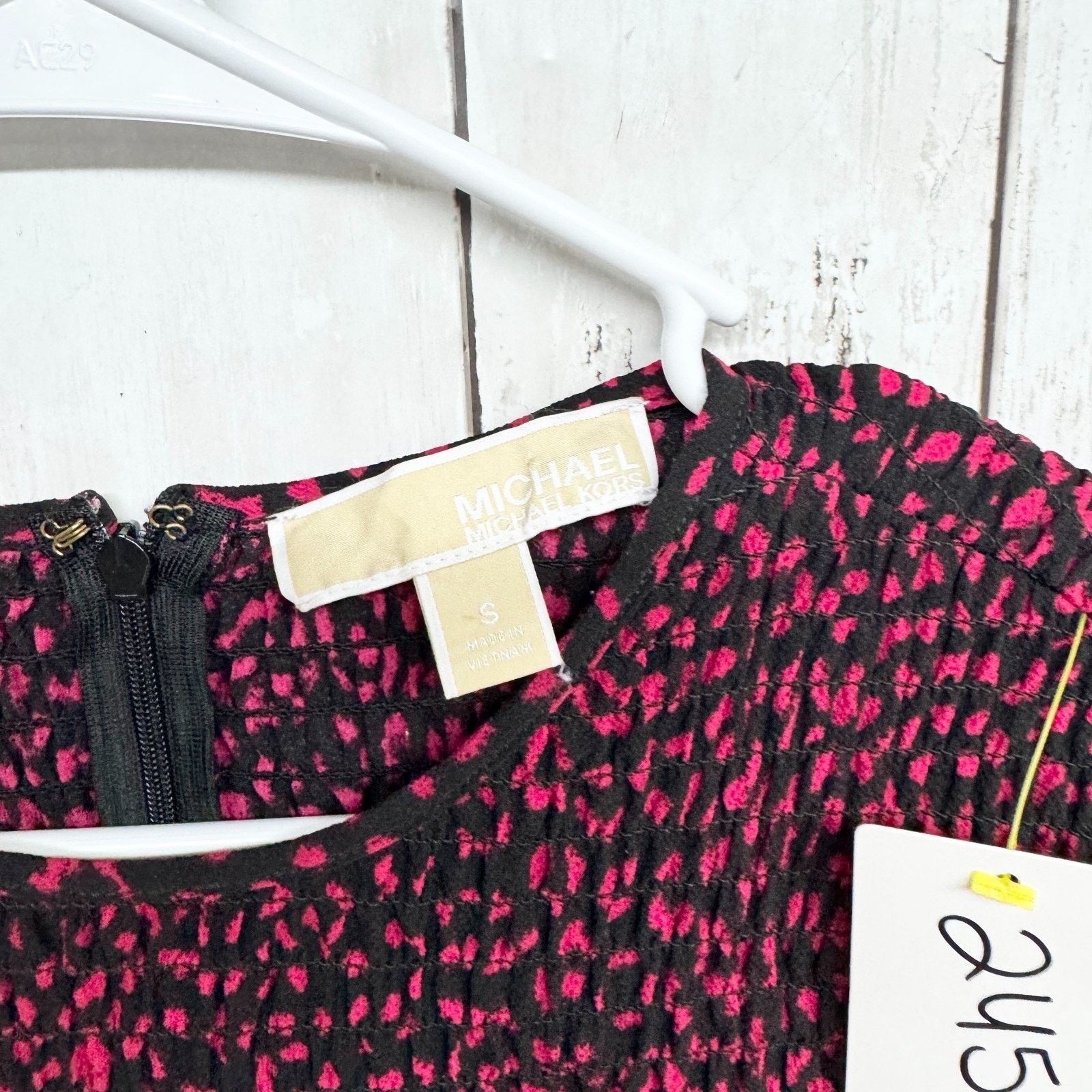 Michael Kors Michael Kors Top Women Sz Small Long Sleeve Smocked Blouse Size S / US 4 / IT 40 - 2 Thumbnail