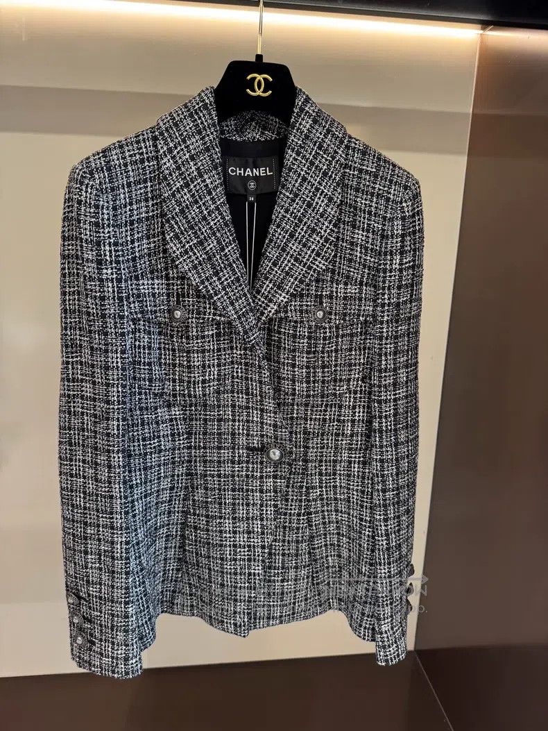 Chanel Chanel Black and silver woven black pearl tweed coat Size XS / US 0-2 / IT 36-38 - 1 Thumbnail