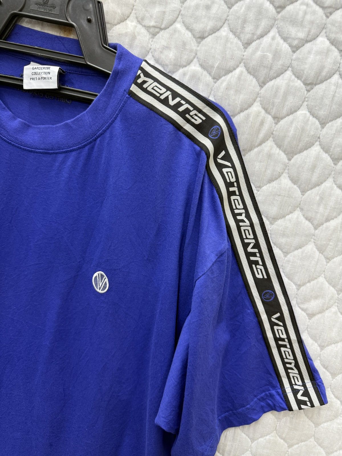 Vetements 🔥🔥💥💥STEALS VETEMENTS OVERSIZE ROYAL BLUE TAPE TEE Size US XS / EU 42 / 0 - 4 Thumbnail