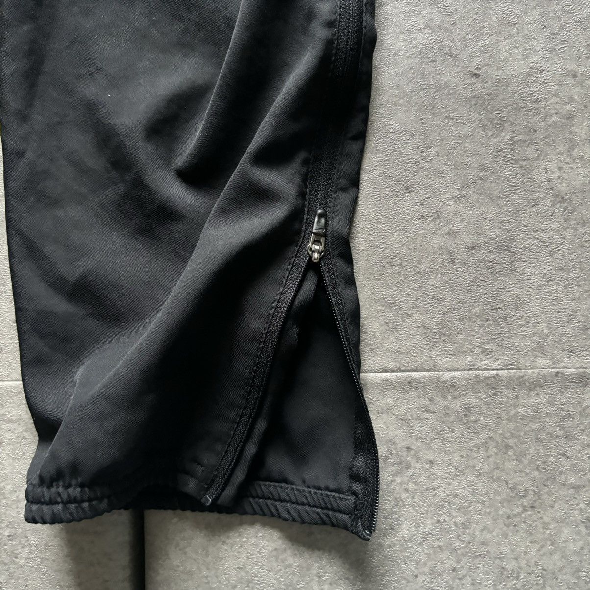 Nike Black nike dri fit yoga pants Size US 28 / EU 44 - 4 Thumbnail