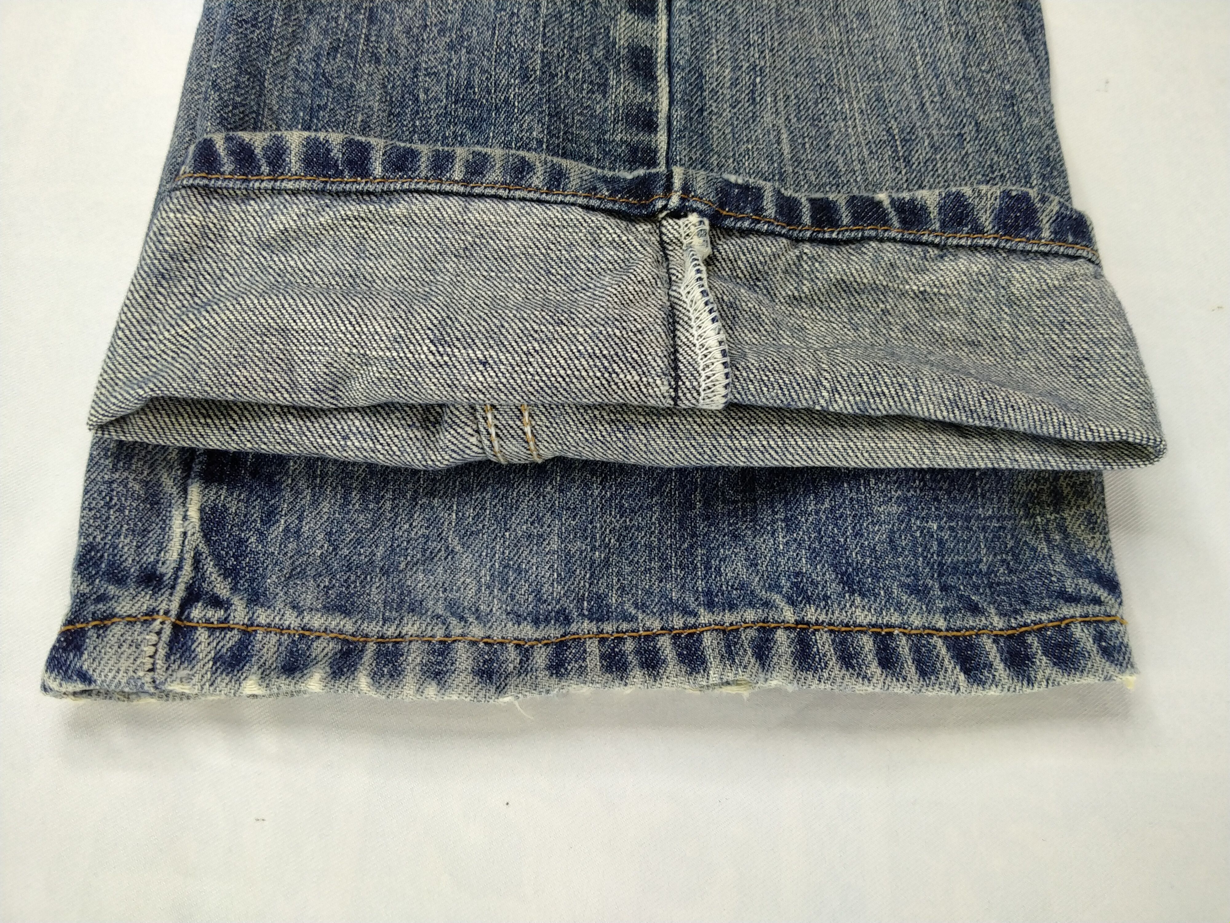 Levi's Distressed Vintage Levi's 505 Regular Fit Denim -JN403 Size US 36 / EU 52 - 16 Thumbnail