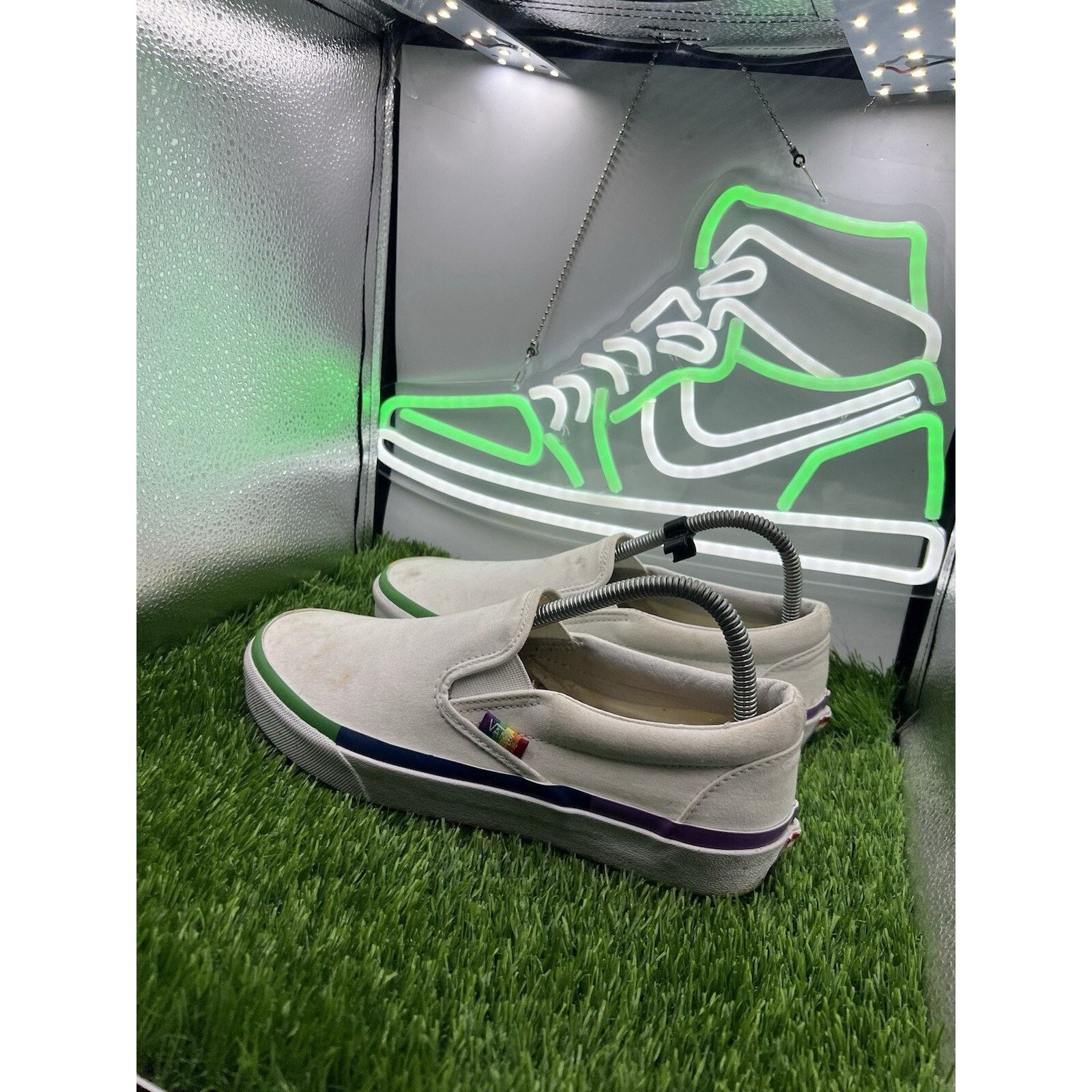 Vans Vans Classic Slip On White/Rainbow Pride Shoes M7.5 W9 Size US 6.5 / EU 39-40 - 3 Thumbnail