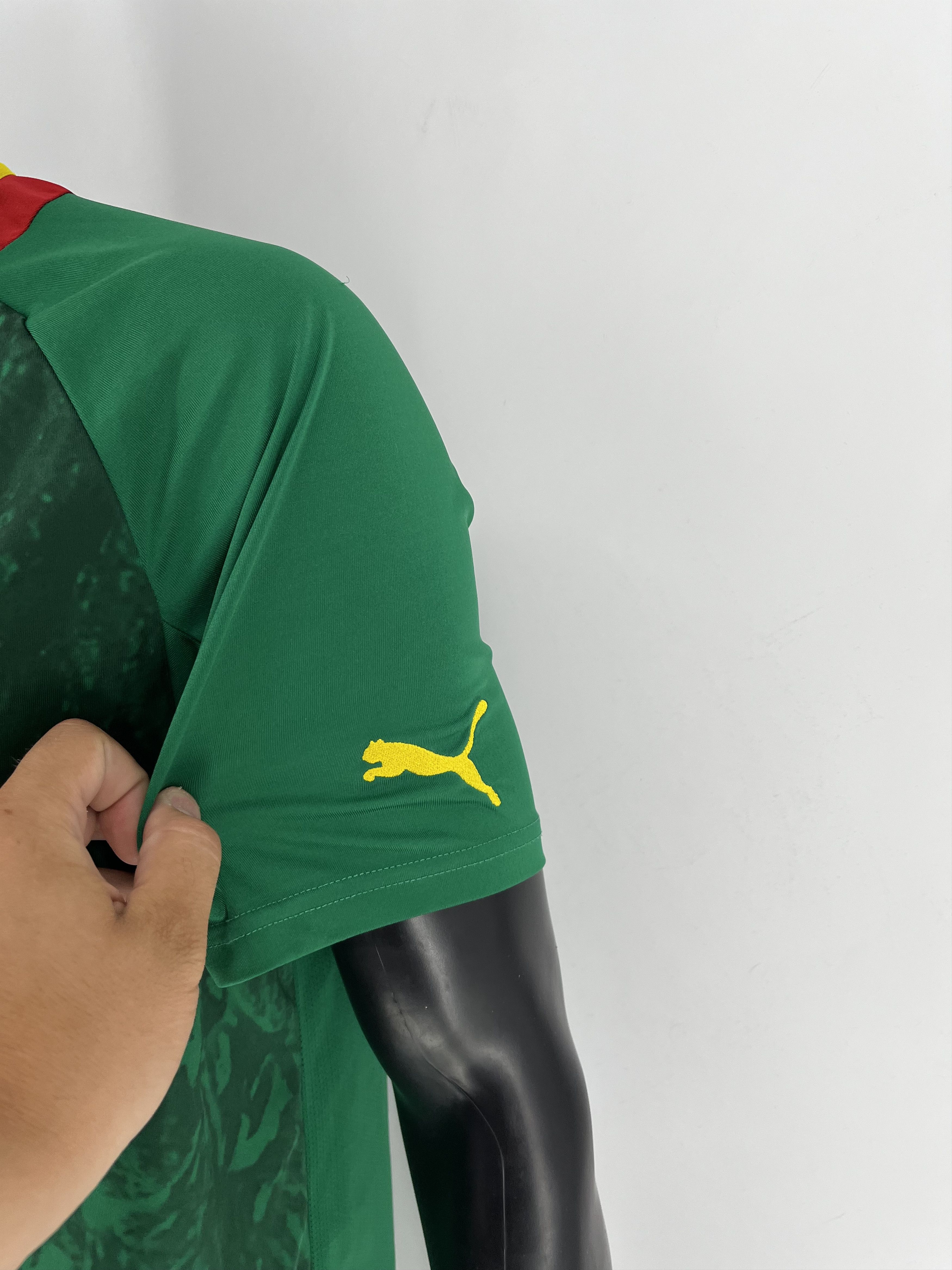 Puma CAMEROON 2012 2013 NATIONAL TEAM HOME FOOTBALL SHIRT SOCCER Size US L / EU 52-54 / 3 - 13 Thumbnail