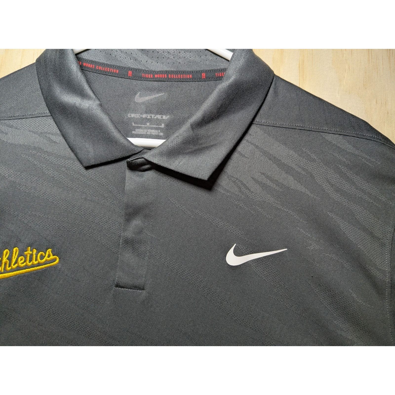 Nike Nike Men's Large Oakland A's Tiger Woods Dri-Fit ADV Polo Size US L / EU 52-54 / 3 - 6 Thumbnail