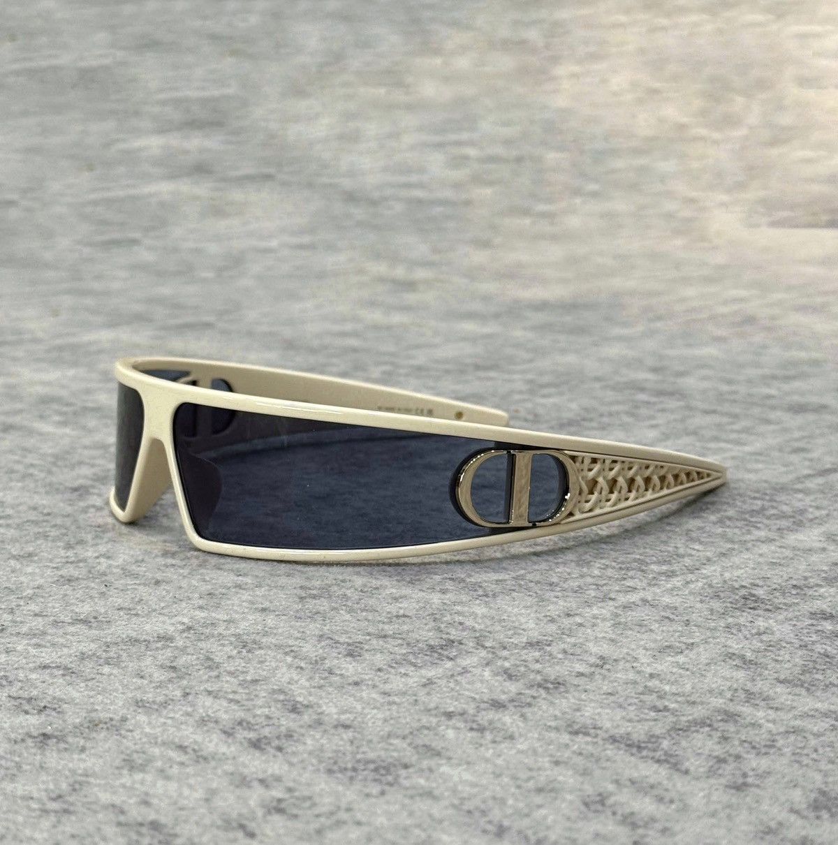 Dior DIOR VERYDIOR M1U 95B0 White Size ONE SIZE - 1 Thumbnail
