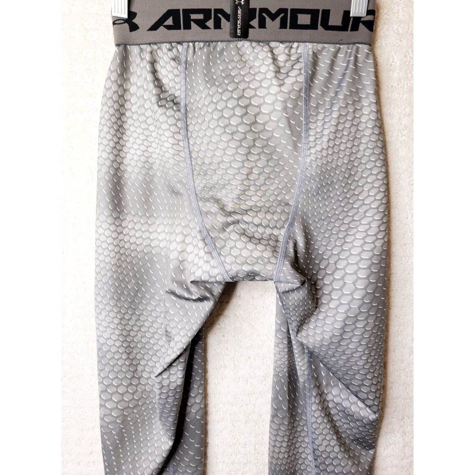 Under Armour Under Armour Heat Gear Compression Leggings Women's S Gray Reptile Pattern Size 28" / US 6 / IT 42 - 6 Thumbnail