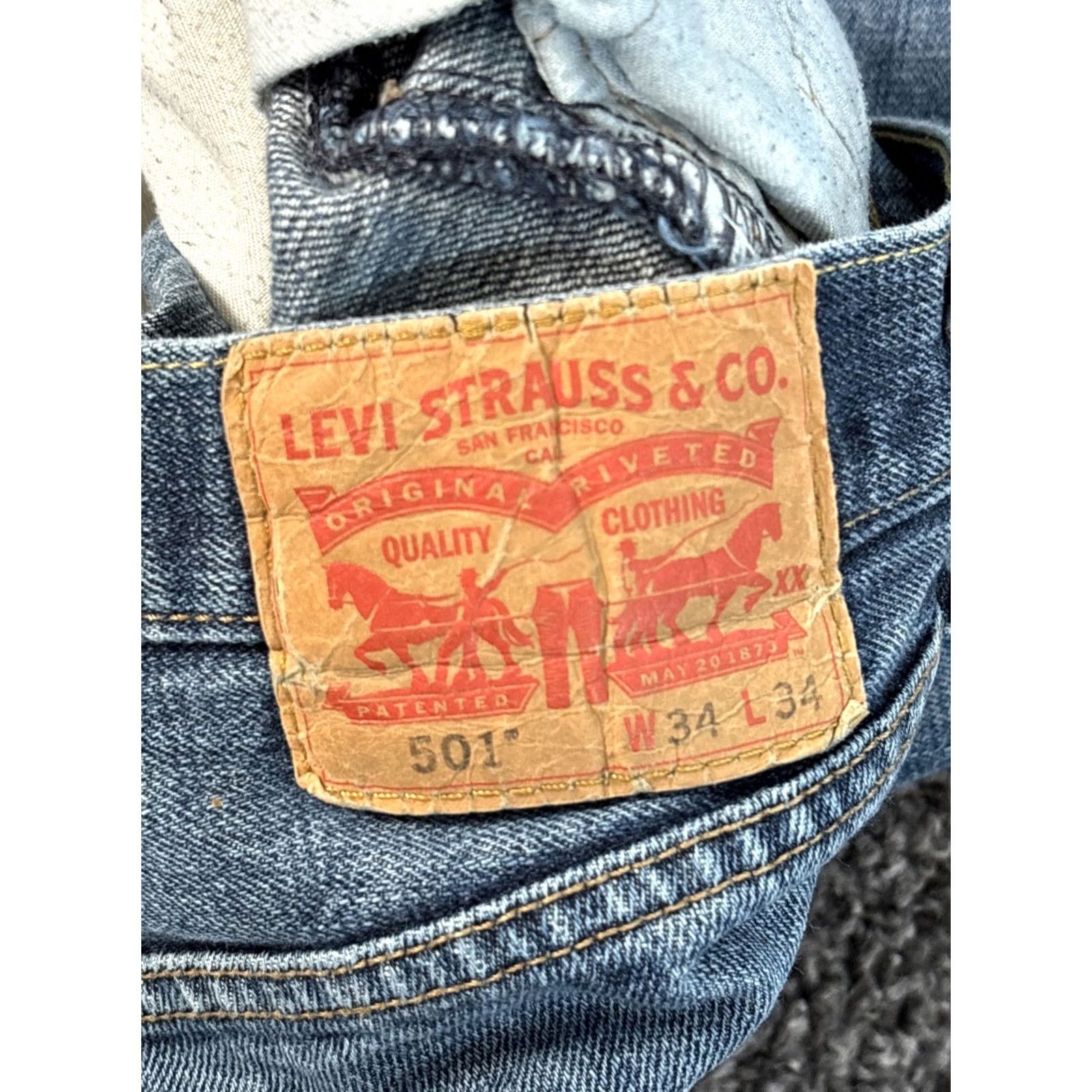 Levi's Levi's 501 Jeans Mens 34x33 Original Fit Straight Button Fly 100% Cotton Vintage Blue Size US 34 / EU 50 - 6 Thumbnail