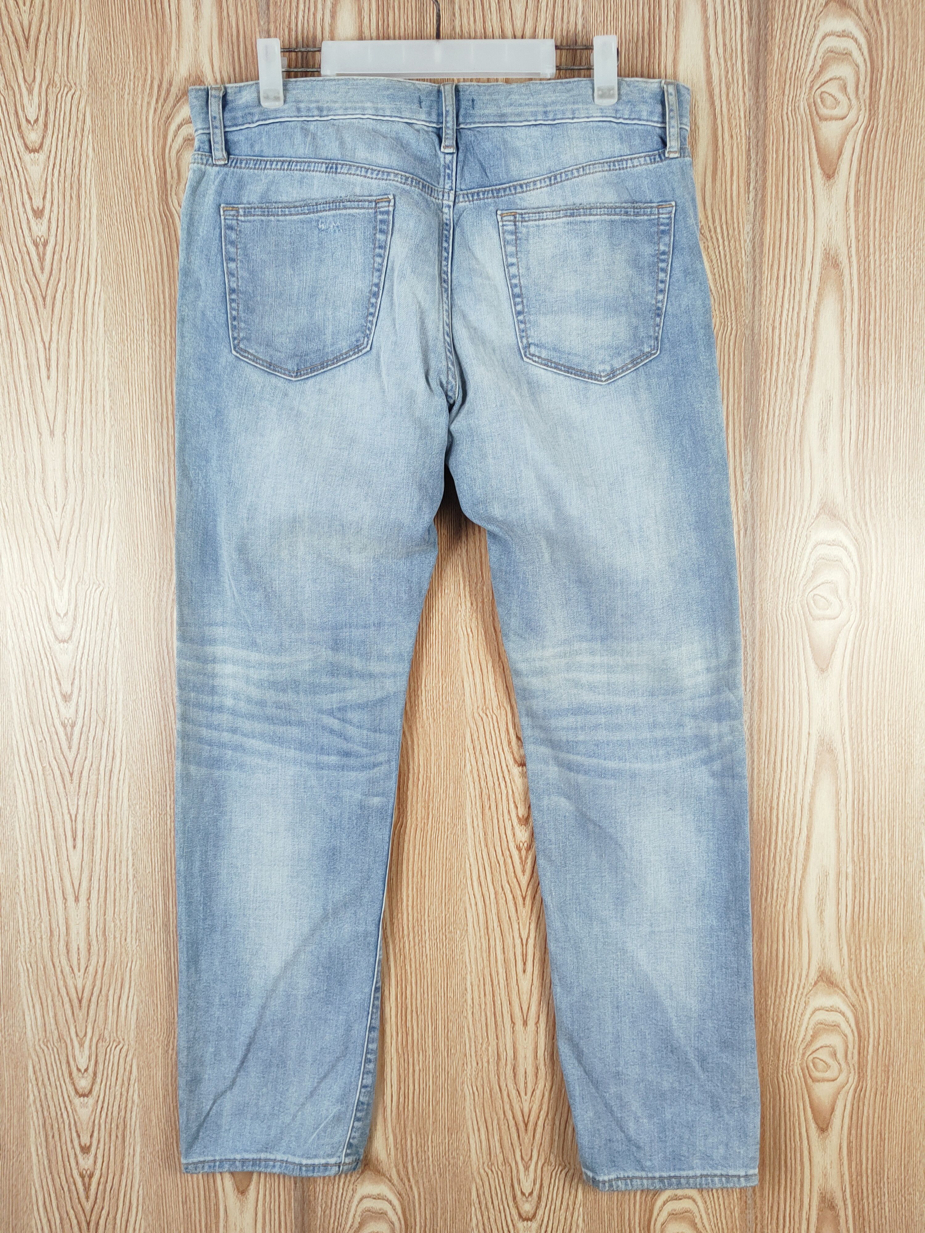 Japanese Brand Uniqlo Blue Faded Distressed Ripped Jeans #S2765 Size US 33 - 7 Thumbnail