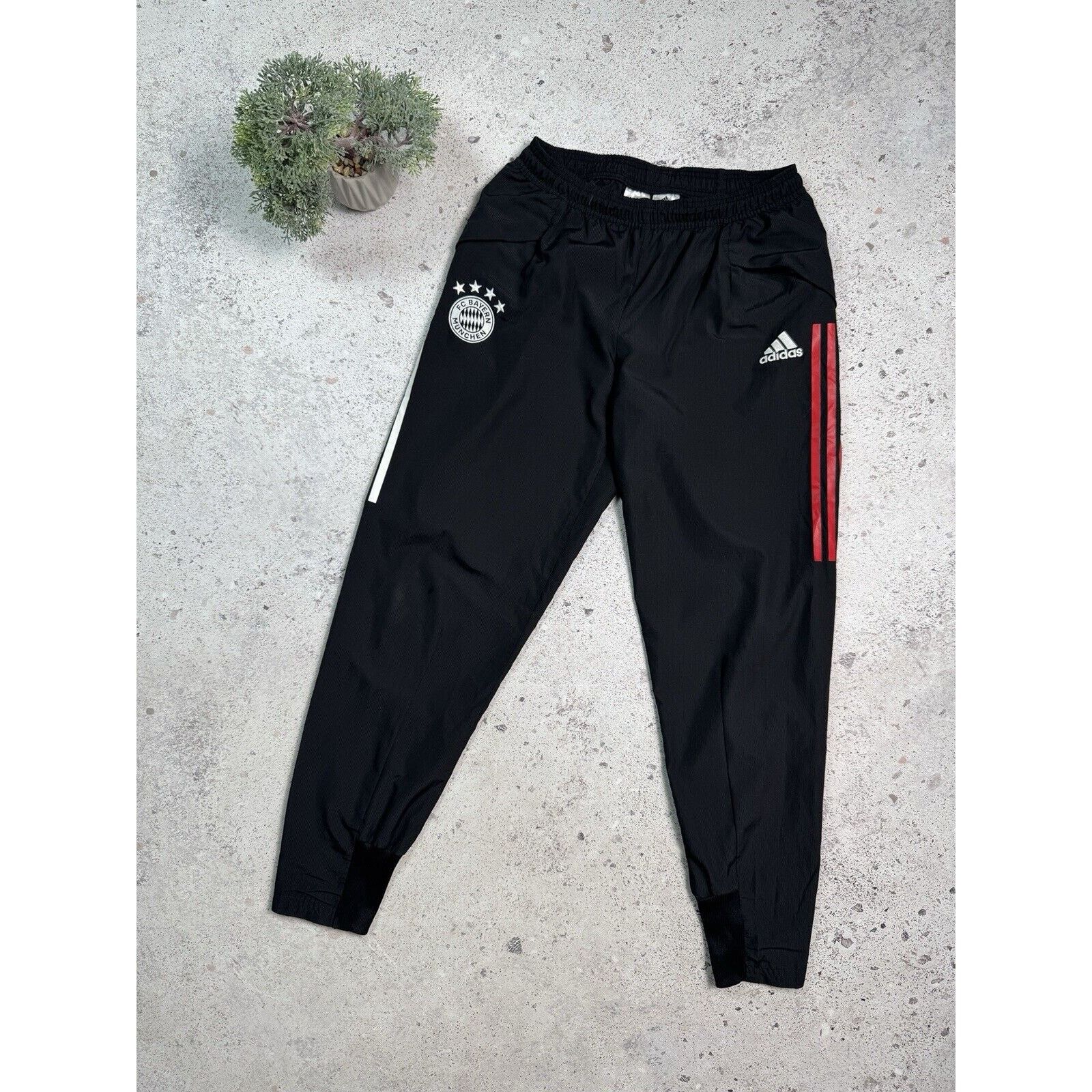 Adidas Adidas Bayern Munchen Trackpants Blokecore Size M Black Men Size US 32 / EU 48 - 1 Thumbnail