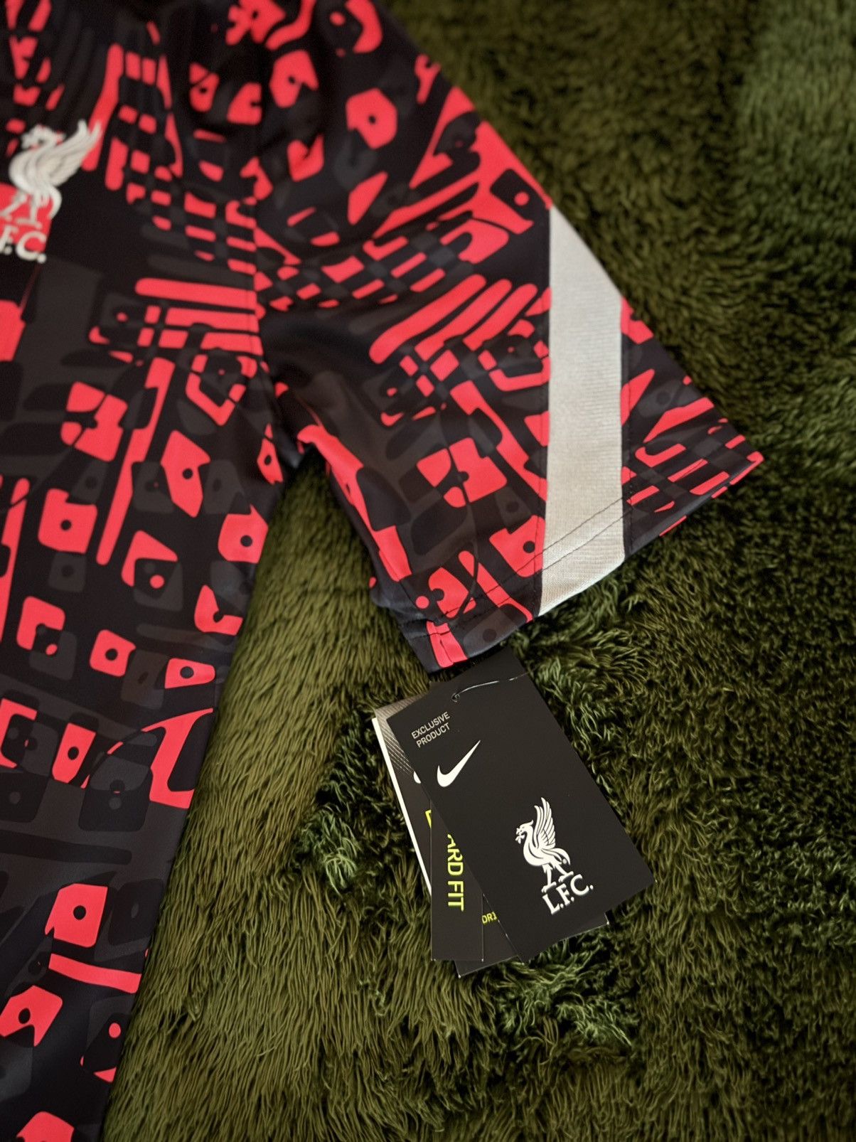 Nike [S] Nike Liverpool Pre-Match Top Short Sleeve Jersey Black Size US S / EU 44-46 / 1 - 3 Thumbnail