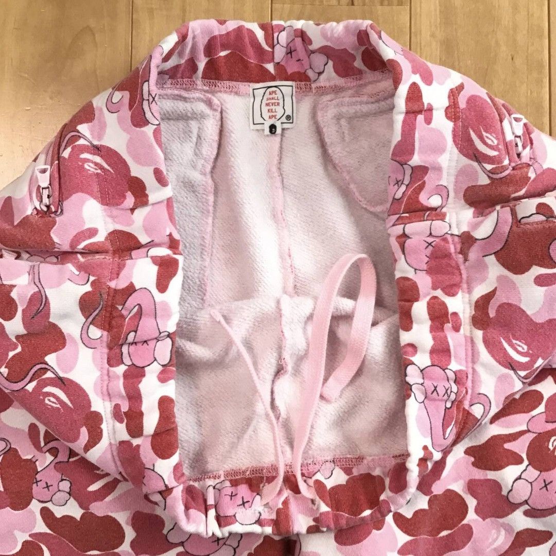 Bape × Kaws BAPE × KAWS Bendy ABC Camo Pink Sweat Shorts NIGO ★size M Size US 32 / EU 48 - 7 Thumbnail