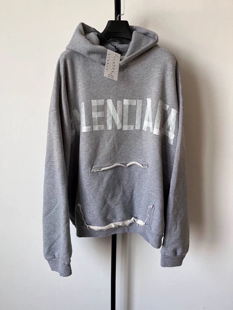Balenciaga Balenciaga Letter Logo hooded long sleeve sweatshirt Size US L / EU 52-54 / 3 - 1 Thumbnail