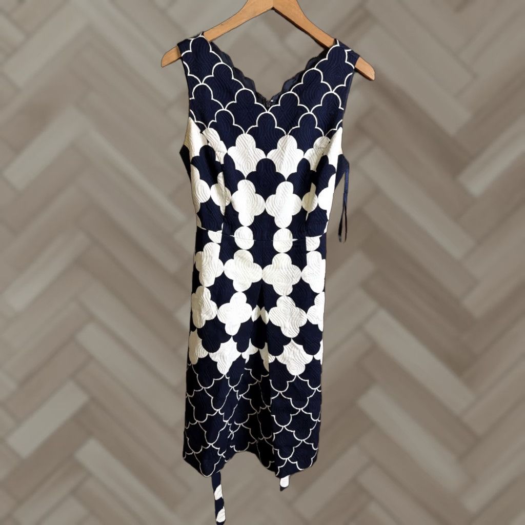Talbots Talbots Dress Womens 8P Plus Navy Blue White Scallop Print A-Line Knee Length V-Neck Belted Lined Pockets Size M / US 6-8 / IT 42-44 - 1 Thumbnail