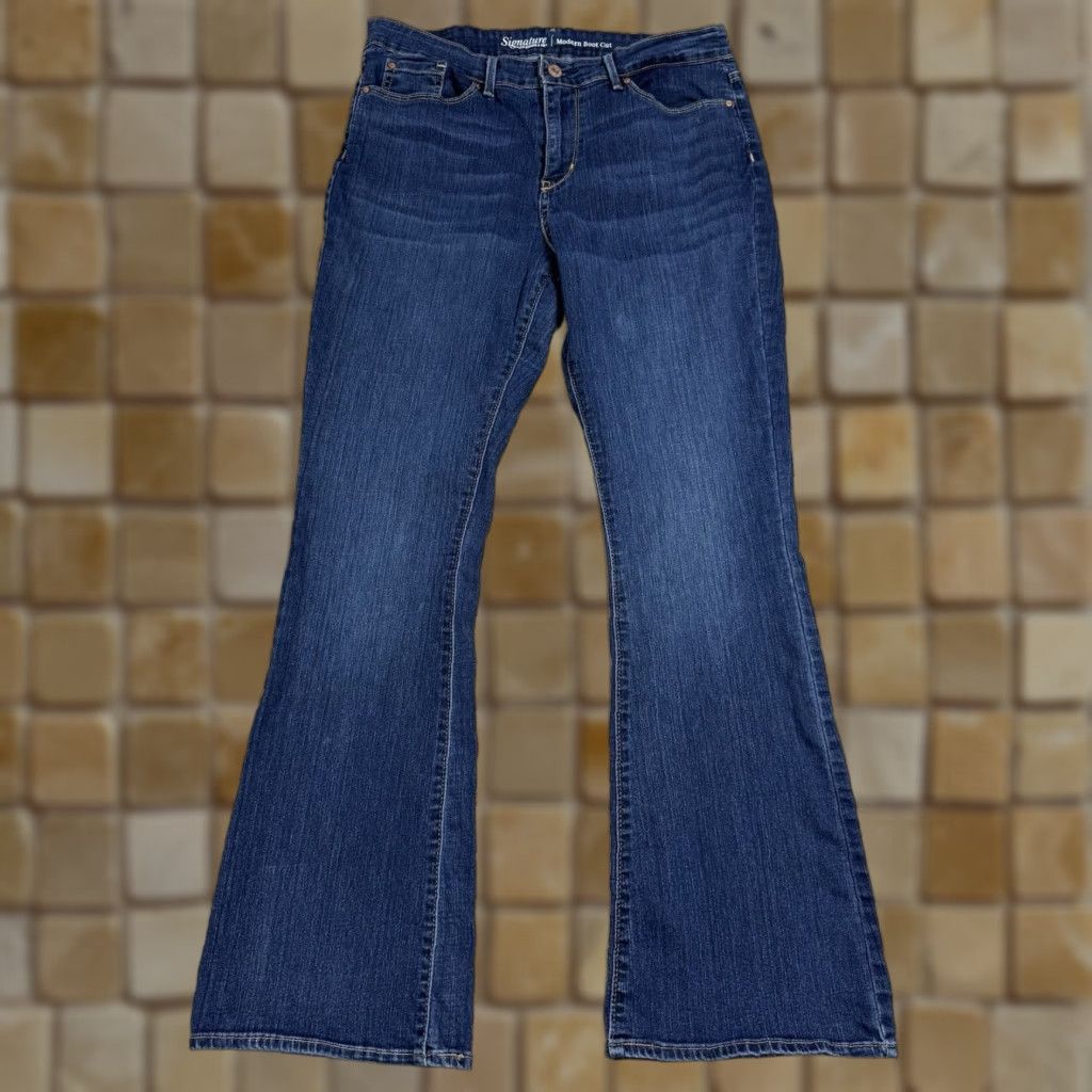 Levi's Signature By Levi Strauss Modern Boot Cut Jeans 12M Womens 12 Regular Blue Cotton Blend Mid Rise 30in Inseam - Used Vintage-esque? (rearranged) Size US 12 / IT 42 - 1 Thumbnail