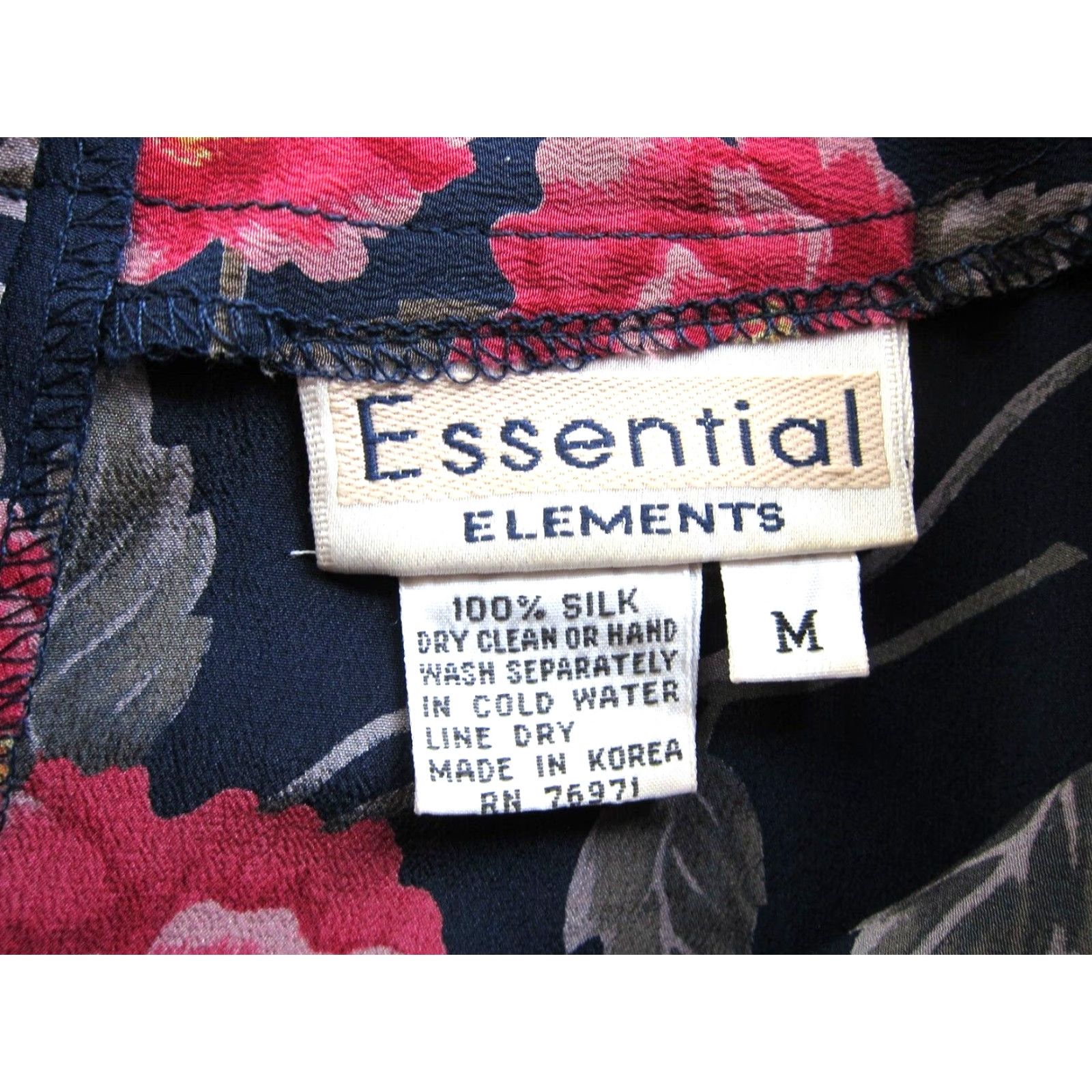 Vintage VINTAGE Essential Elements Blouse Shirt Womens M-L Pink Silk Floral Short Sleeve Rounded Neck Blouse 100% Silk Rose Pattern Vintage Size M / US 6-8 / IT 42-44 - 3 Thumbnail