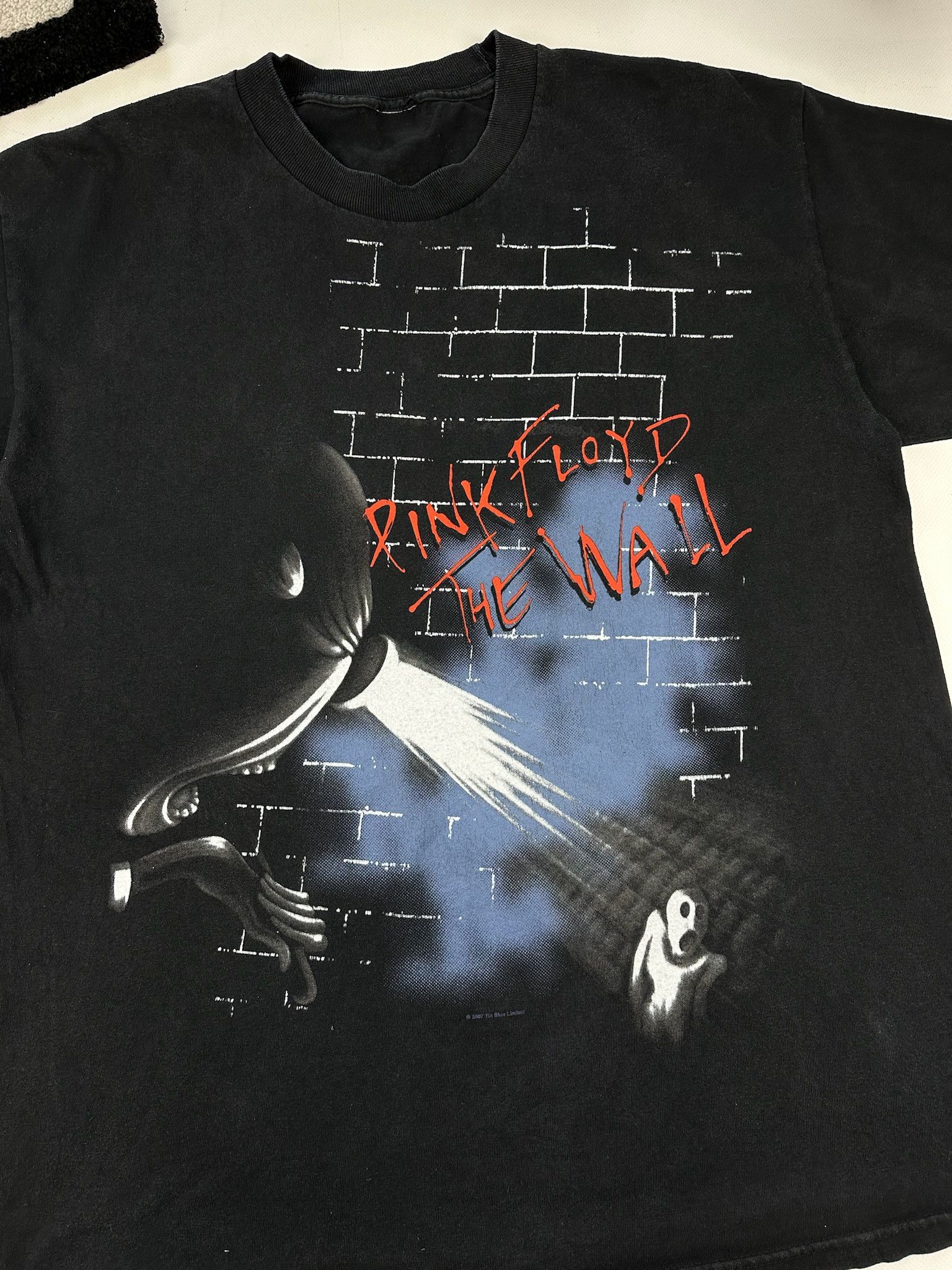 Band Tees Vintage Pink Floyd the wall tee band tshirt Size US L / EU 52-54 / 3 - 5 Thumbnail