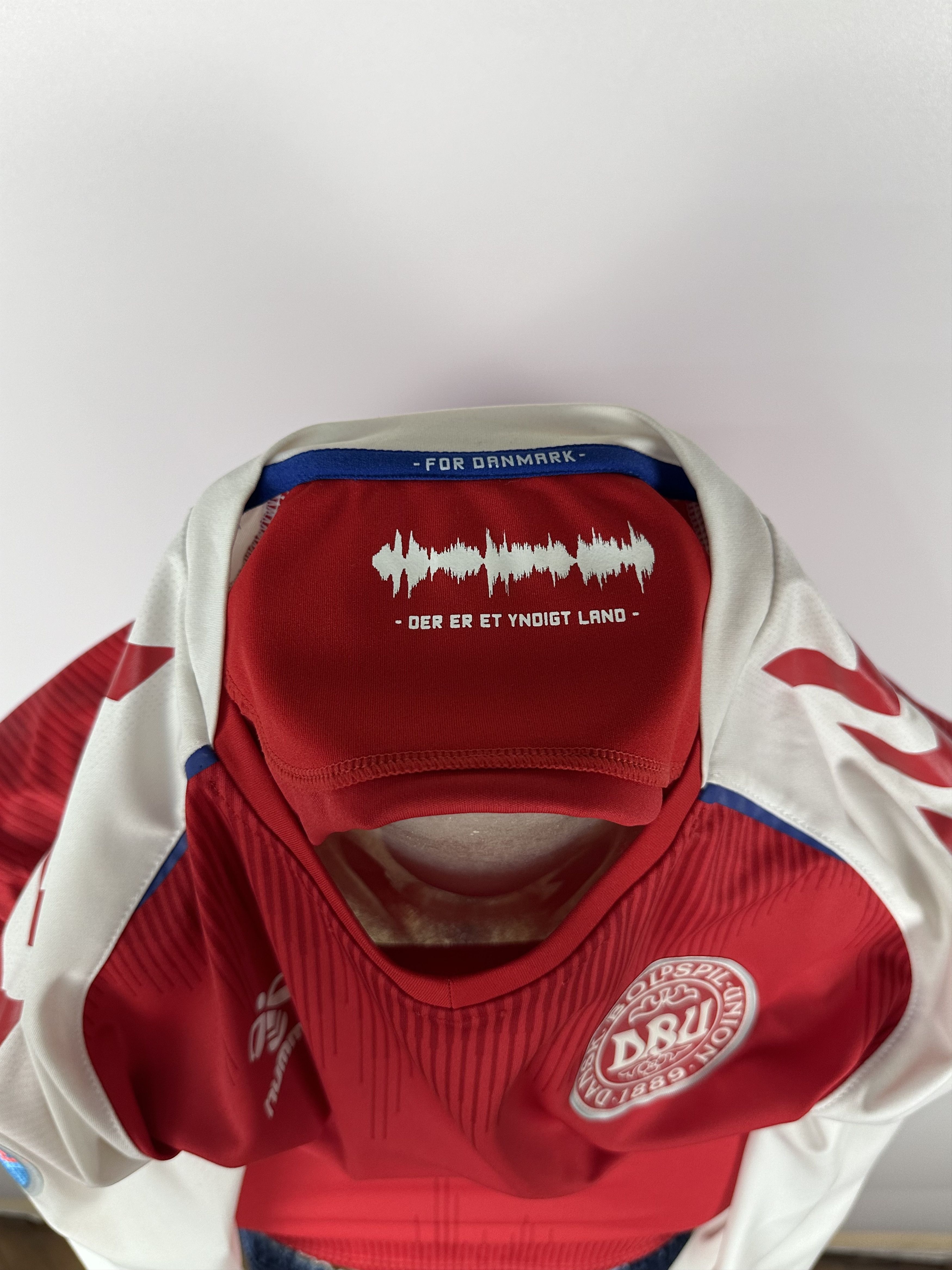 Hummel DENMARK 2021 LONG SLEEVE FOOTBALL SHIRT SOCCER JERSEY HUMMEL Size US M / EU 48-50 / 2 - 13 Thumbnail