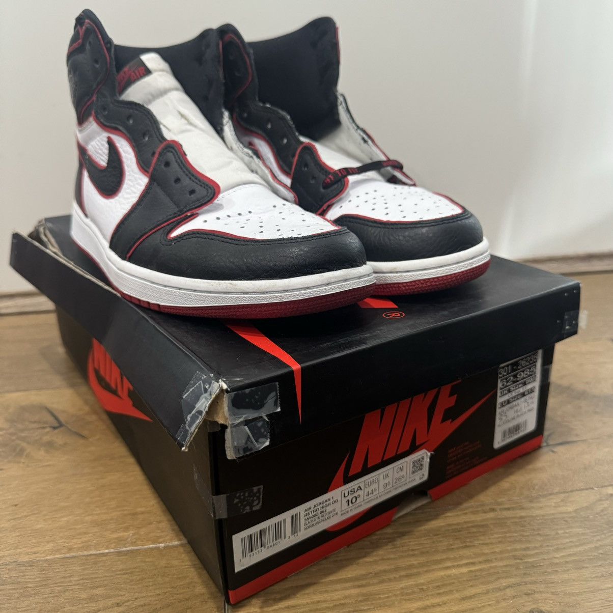 Jordan Brand Jordan 1 High Retro Bloodline Size US 10.5 / EU 43-44 - 2 Thumbnail