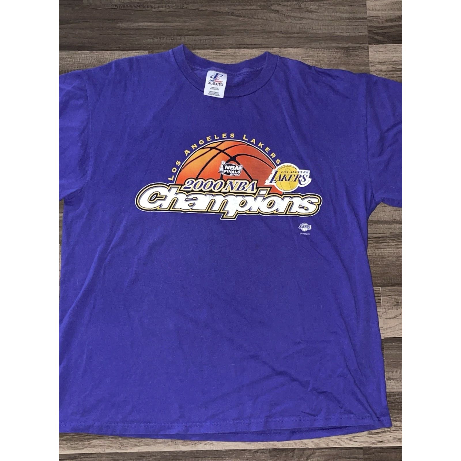 Logo Athletic VINTAGE Los Angeles Lakers 2000 NBA Champions T Shirt XL Purple Y2K Logo Athletic Men's Graphic Tee Size US XL / EU 56 / 4 - 2 Thumbnail