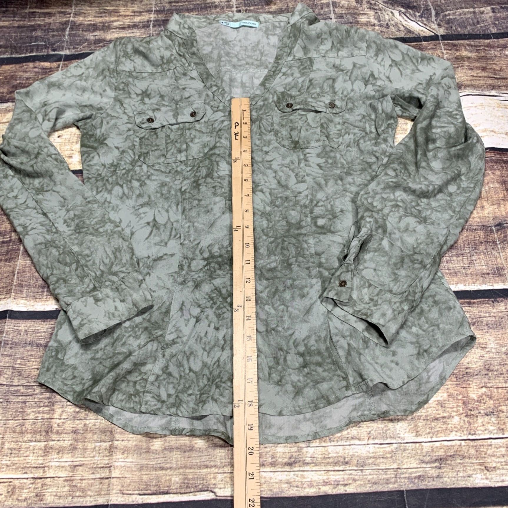 Vintage Maurices Button-Up Shirt Women’s Medium Long Sleeve V-Neck Green Tie Die Button-Up Shirt Womens Medium Green Tie Die Size M / US 6-8 / IT 42-44 - 6 Thumbnail