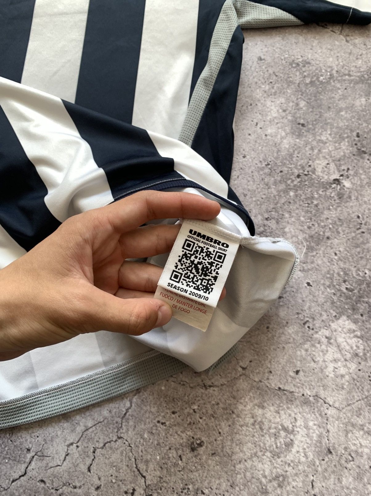 Umbro 🔥UMBRO WEST BROMWICH ALBION 2009/10 HOME SOCCER SHIRT Size US L / EU 52-54 / 3 - 8 Thumbnail