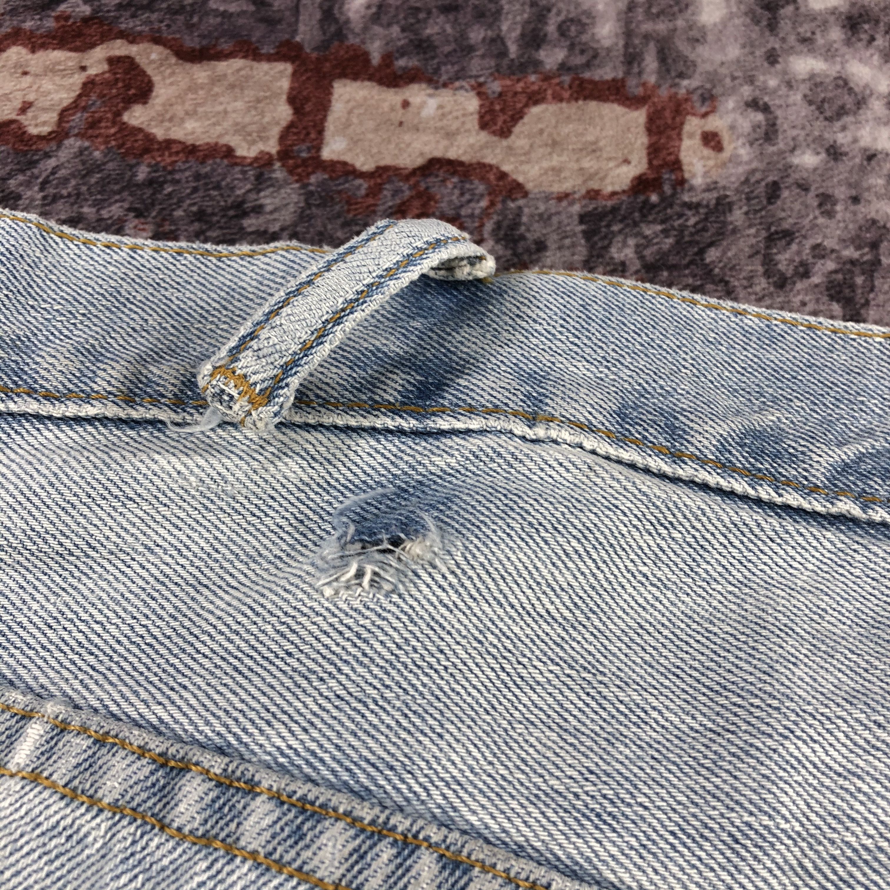 Vintage Light Wash Levis Jeans-JM2526