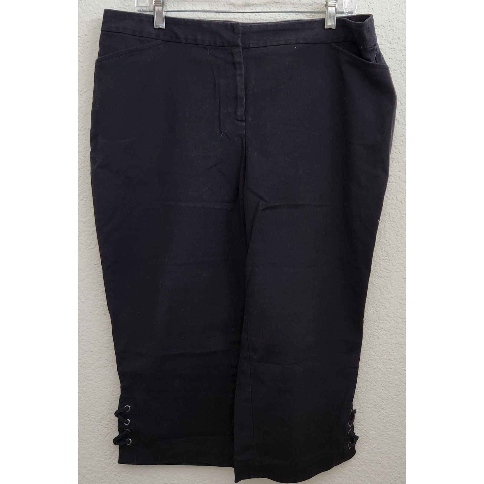Other Rafaella Black Curvy Flat Front Cropped Pants 14 Size 36" / US 14 / IT 50 - 1 Thumbnail
