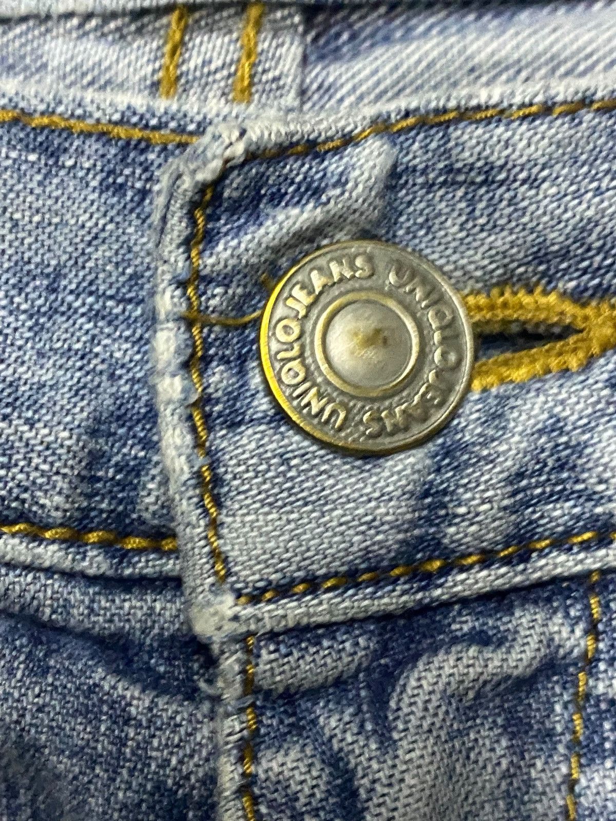 Japanese Brand Vintage Japanese Brand Uniqlo Light Wash Baggy Jeans Size US 32 / EU 48 - 9 Thumbnail