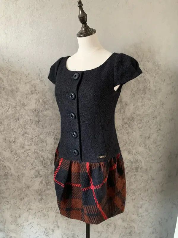 Burberry Burberry Colorblock Wool Short Sleeve Dress Size M / US 6-8 / IT 42-44 - 1 Thumbnail