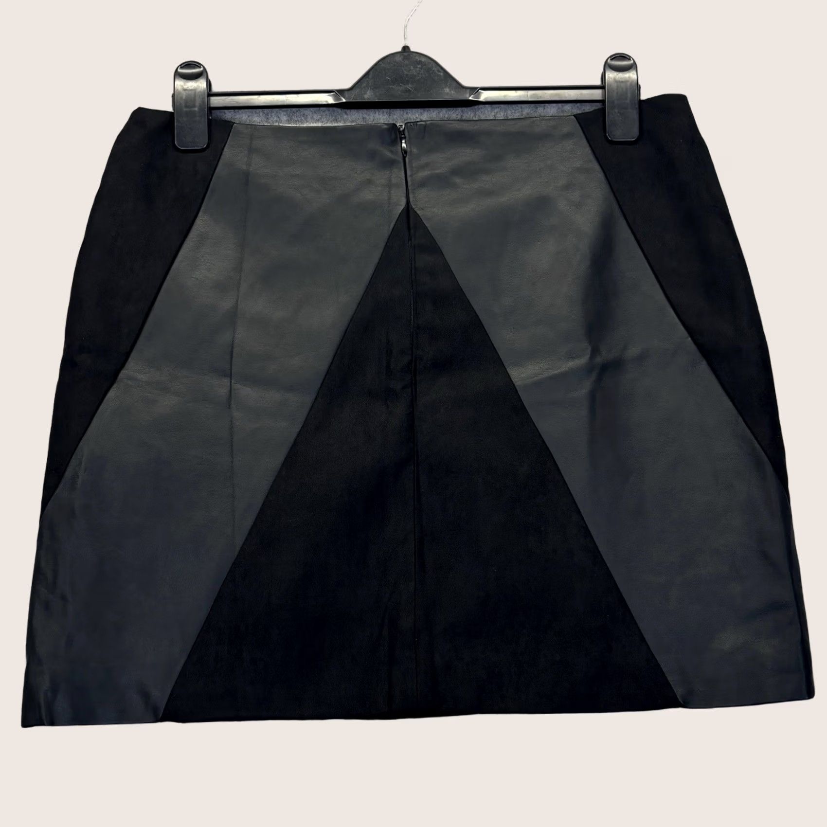 Vintage Oasis Mini Skirt UK16 Black Faux Leather Fabric Panel Contrast New With Defects Skirt Womens UK16 Black Faux Leather Panel Contrast Size 38" / US 16 / IT 52 - 1 Thumbnail